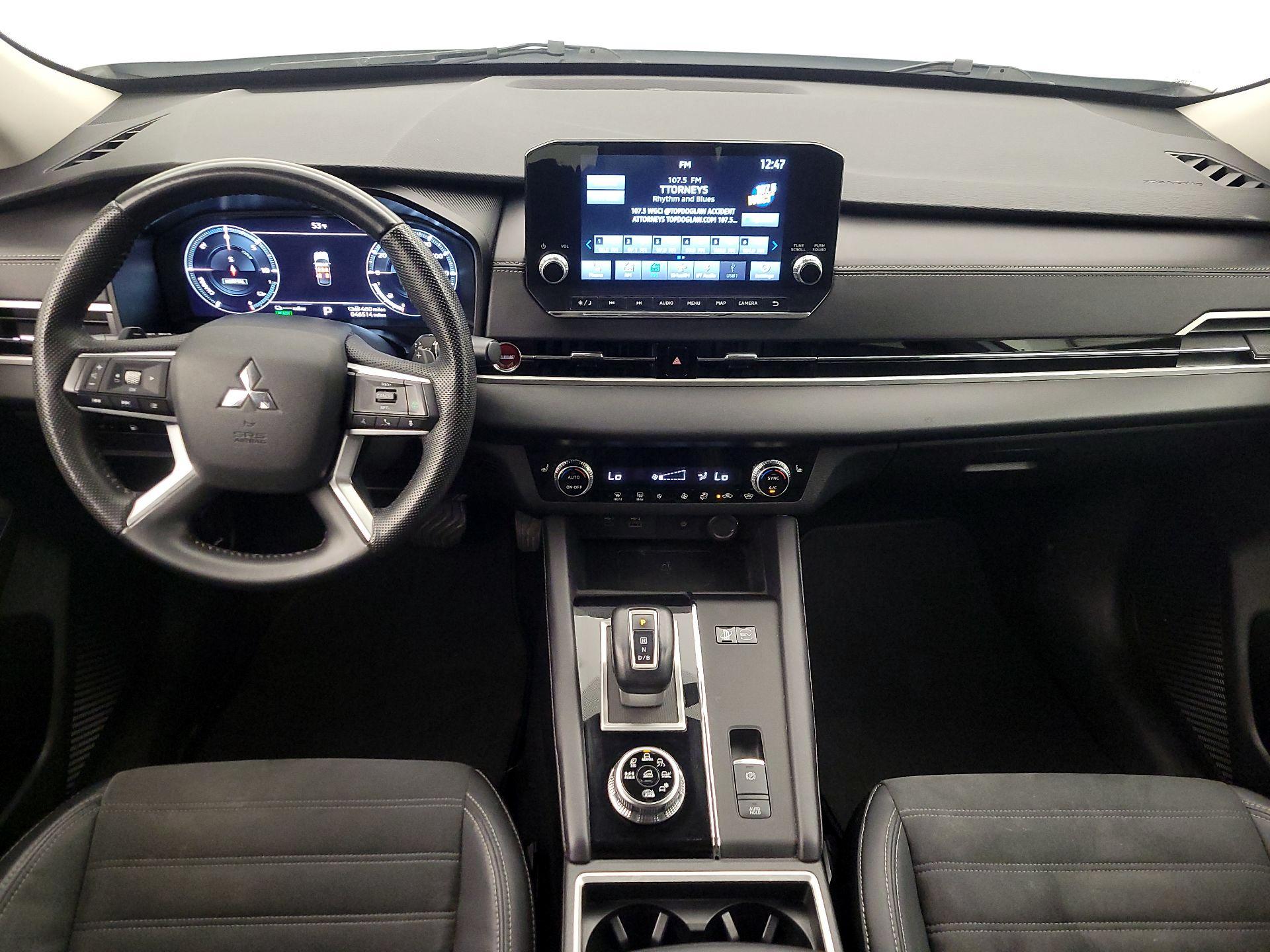 Thumbnail: 2023 Mitsubishi Outlander - 9