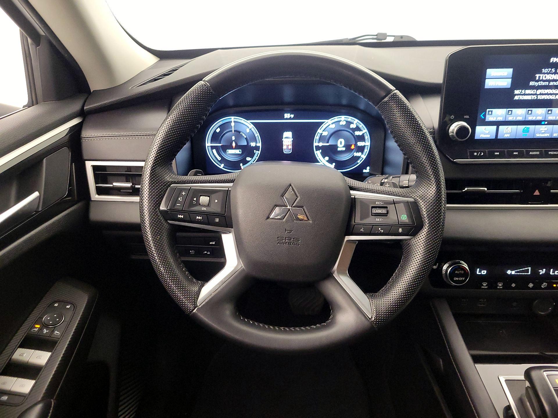 Thumbnail: 2023 Mitsubishi Outlander - 10