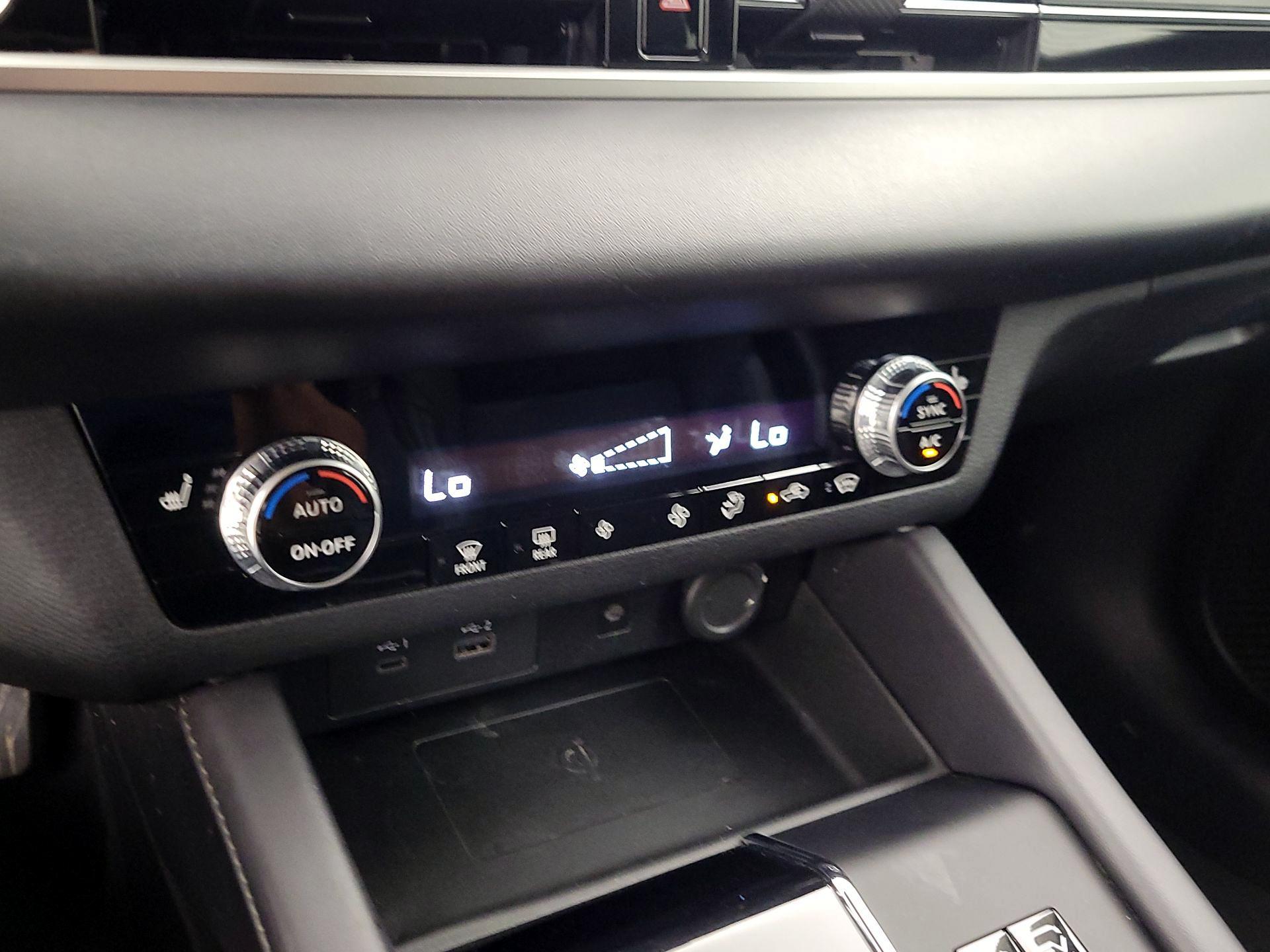 Thumbnail: 2023 Mitsubishi Outlander - 16