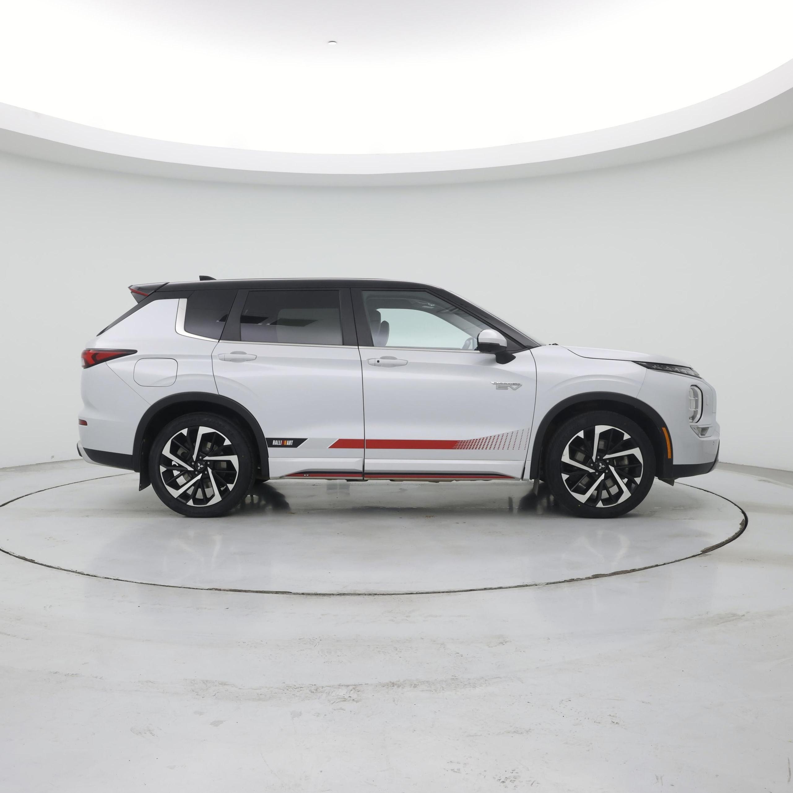 Thumbnail: 2023 Mitsubishi Outlander - 7