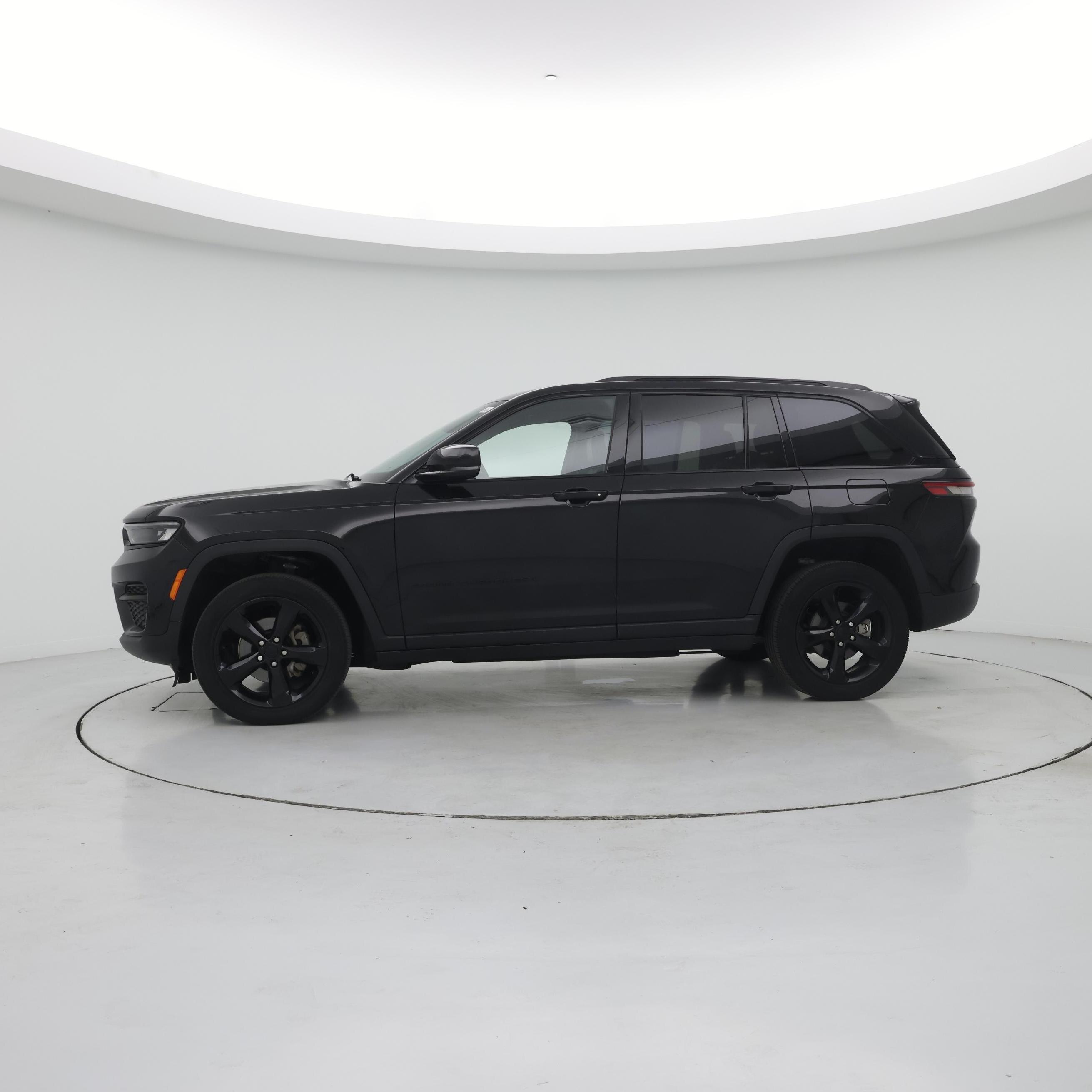Thumbnail: 2022 Jeep Grand Cherokee - 3