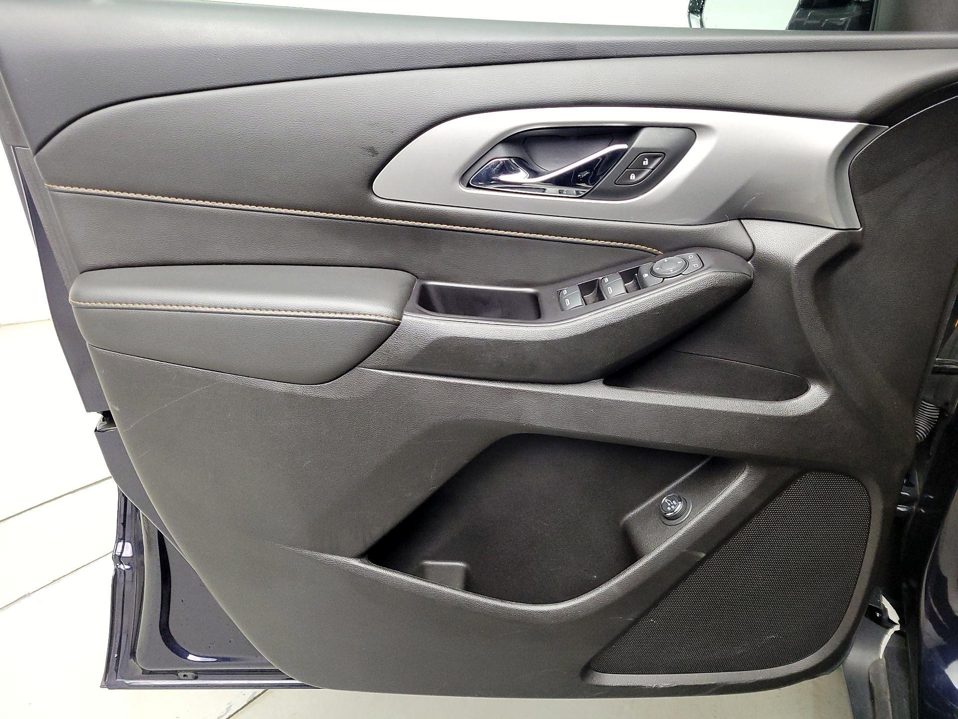 Thumbnail: 2020 Chevrolet Traverse - 12