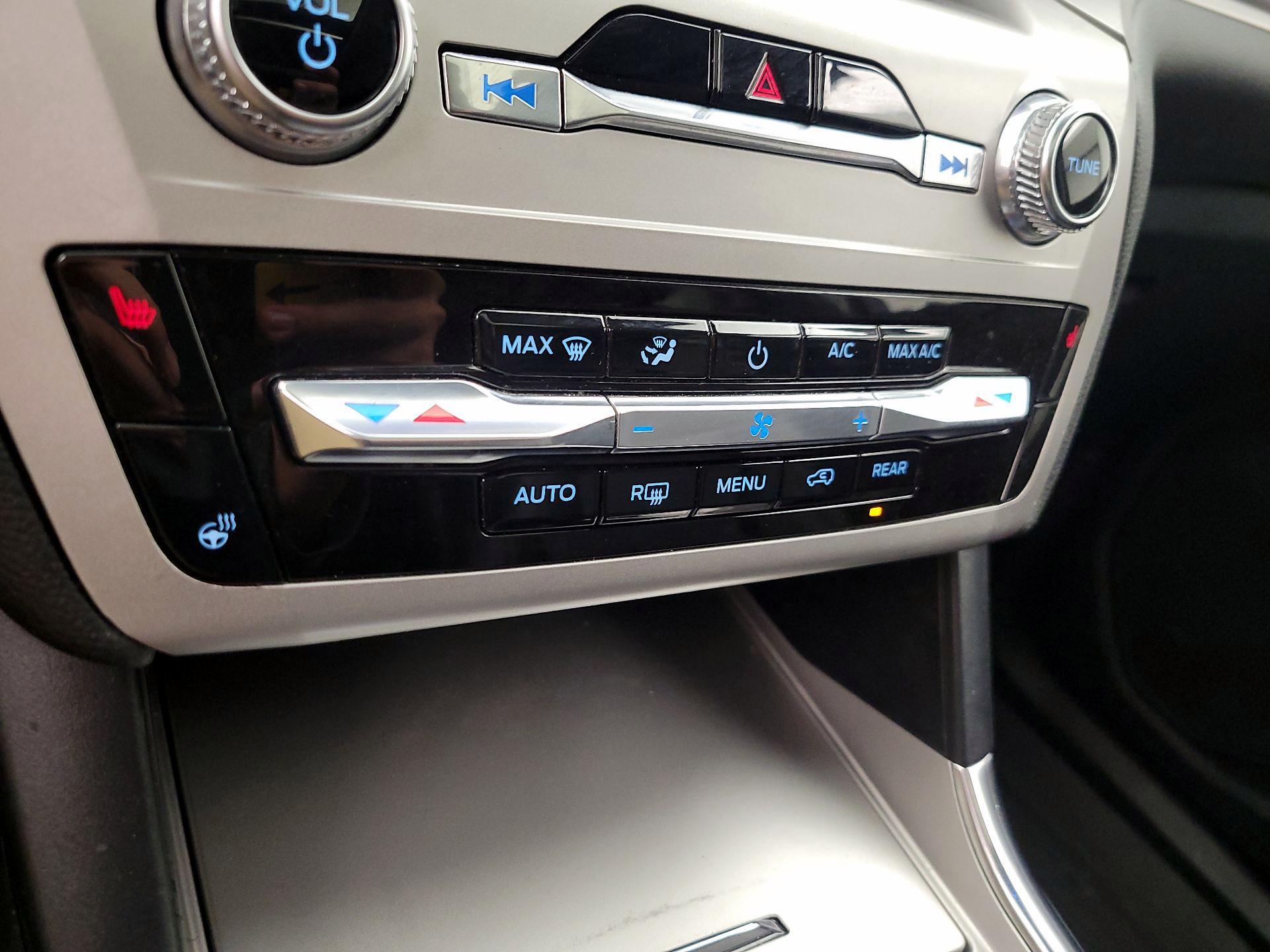 Thumbnail: 2022 Ford Explorer - 16