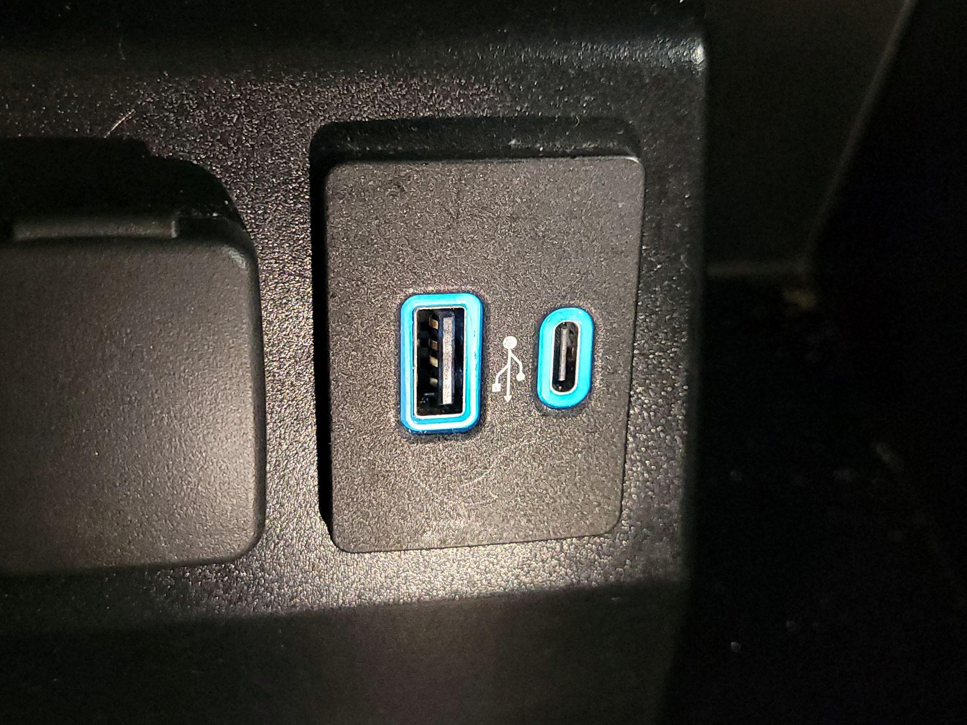 Thumbnail: 2022 Ford Explorer - 18