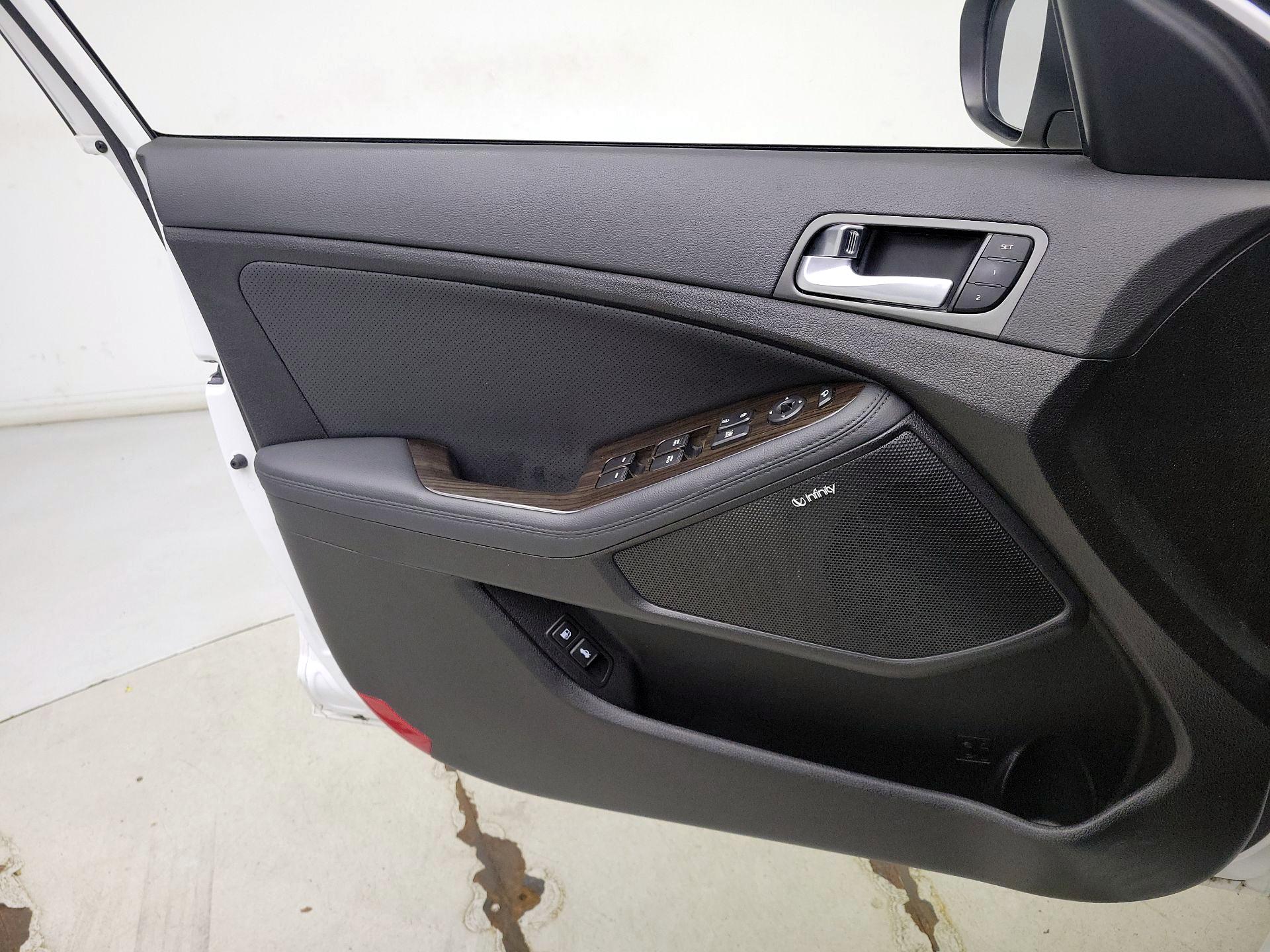 Thumbnail: 2015 Kia Optima - 12