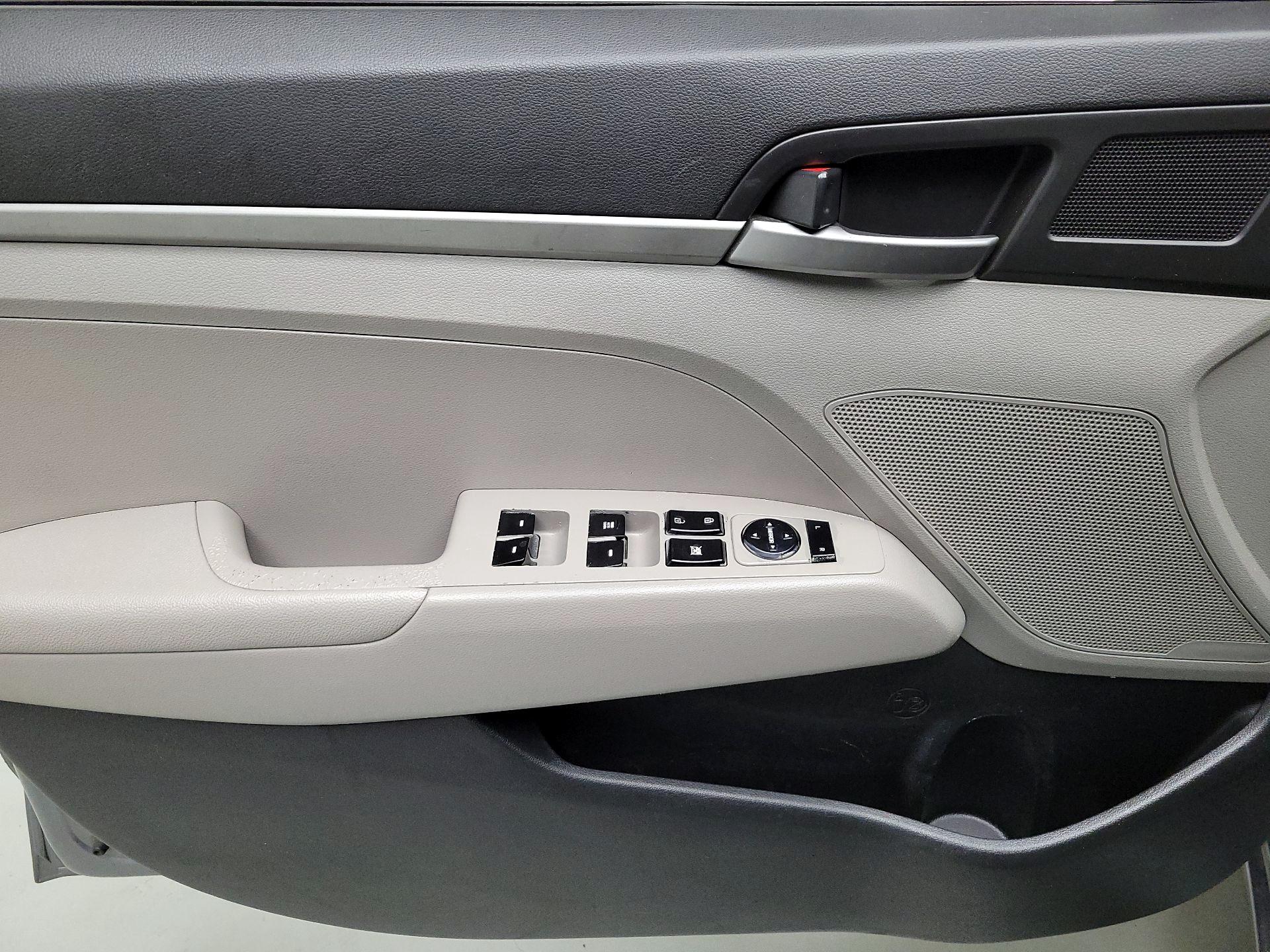 Thumbnail: 2017 Hyundai Elantra - 12