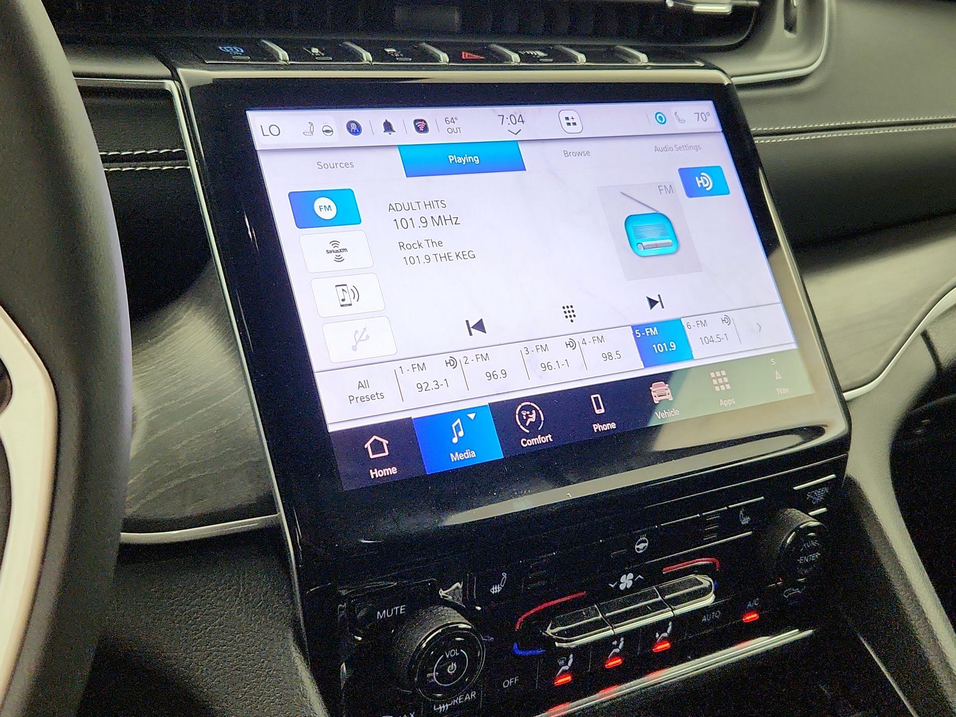 Thumbnail: 2024 Jeep Grand Cherokee - 16