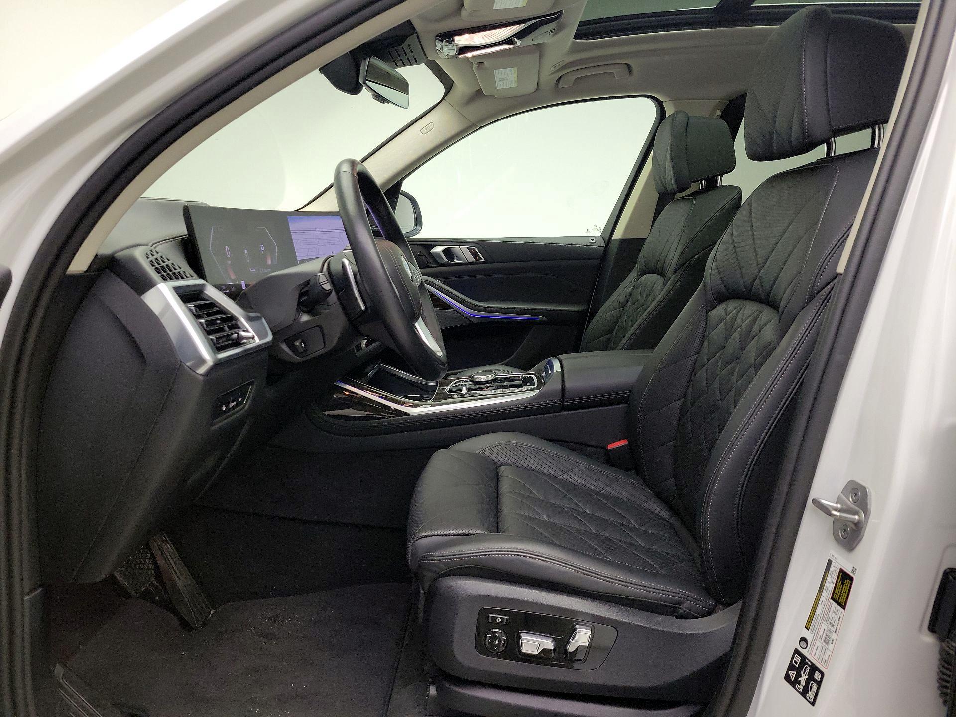 Thumbnail: 2025 BMW X7 - 11