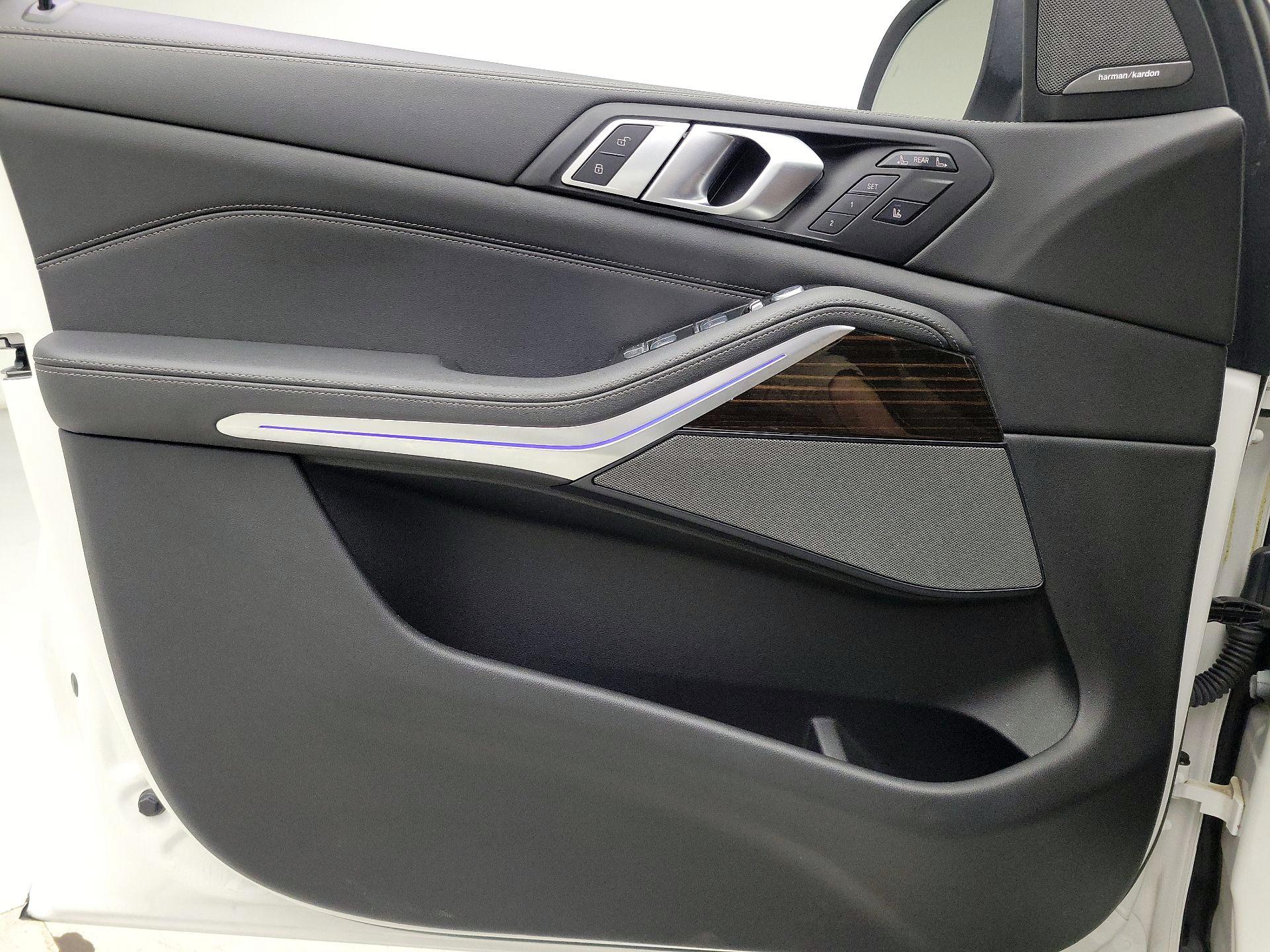 Thumbnail: 2025 BMW X7 - 12