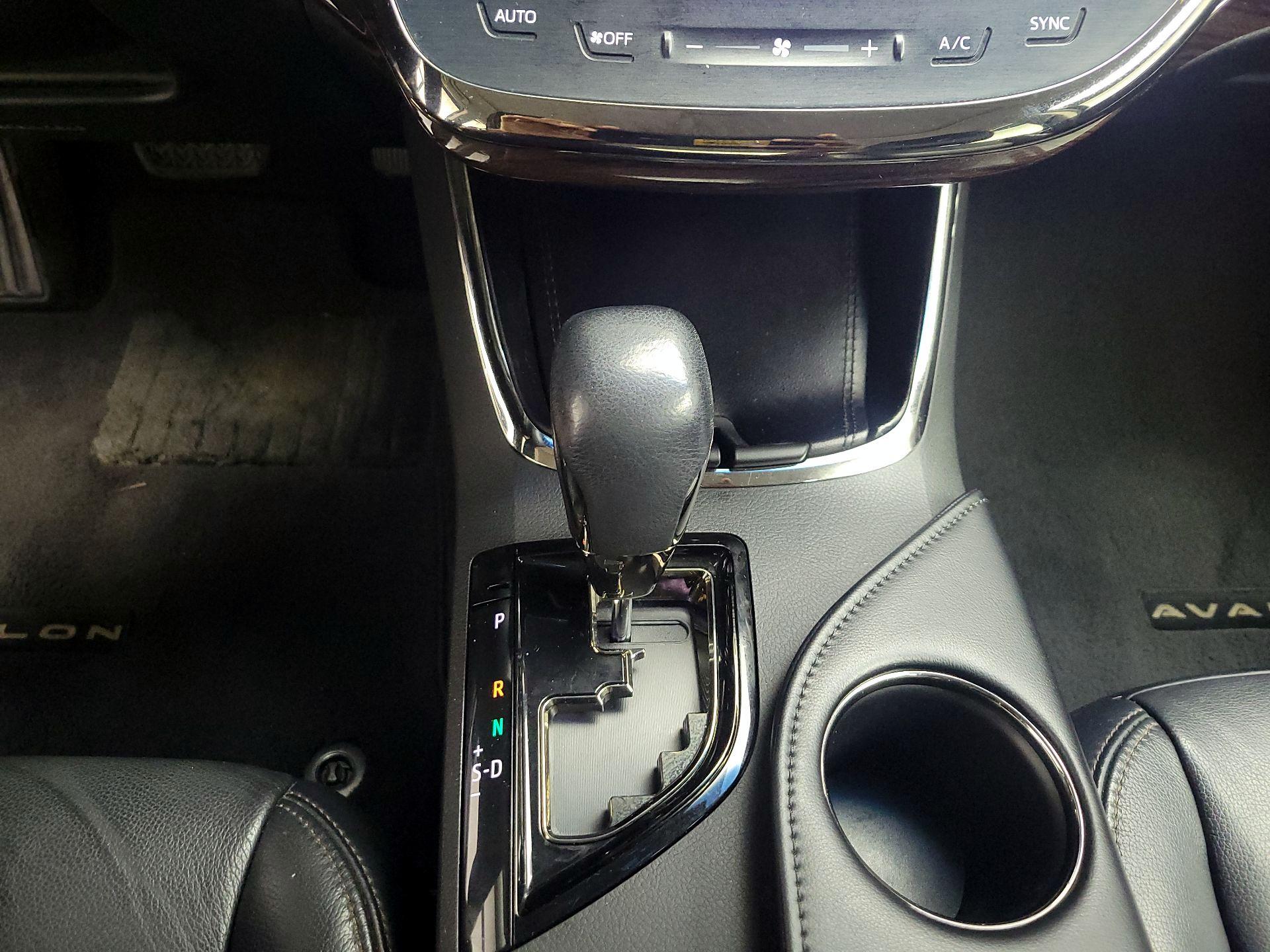 Thumbnail: 2015 Toyota Avalon - 16