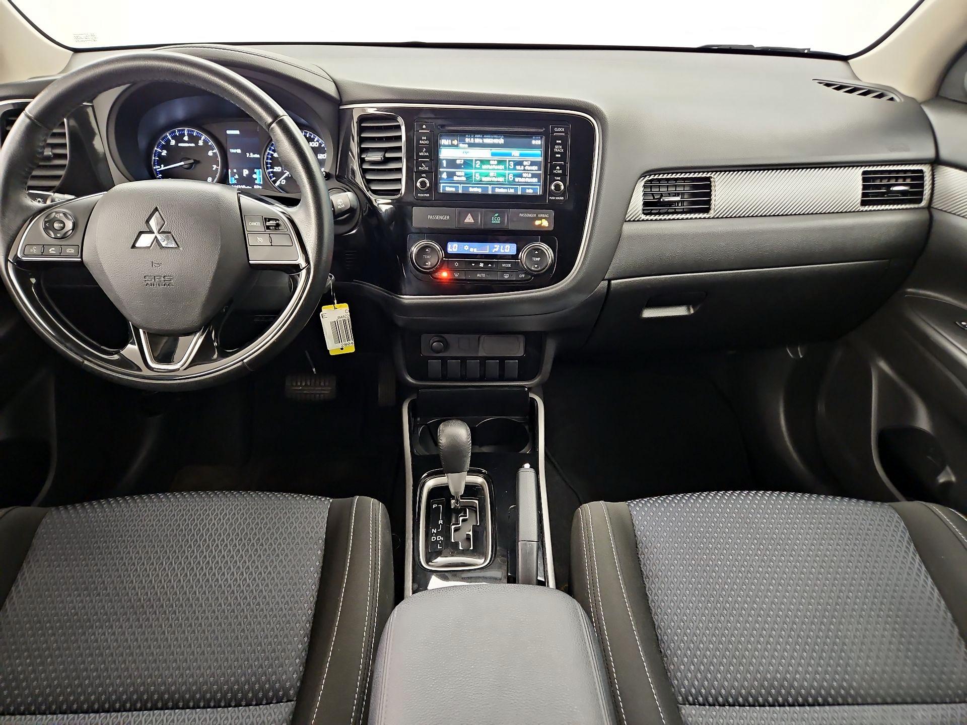 Thumbnail: 2017 Mitsubishi Outlander - 9