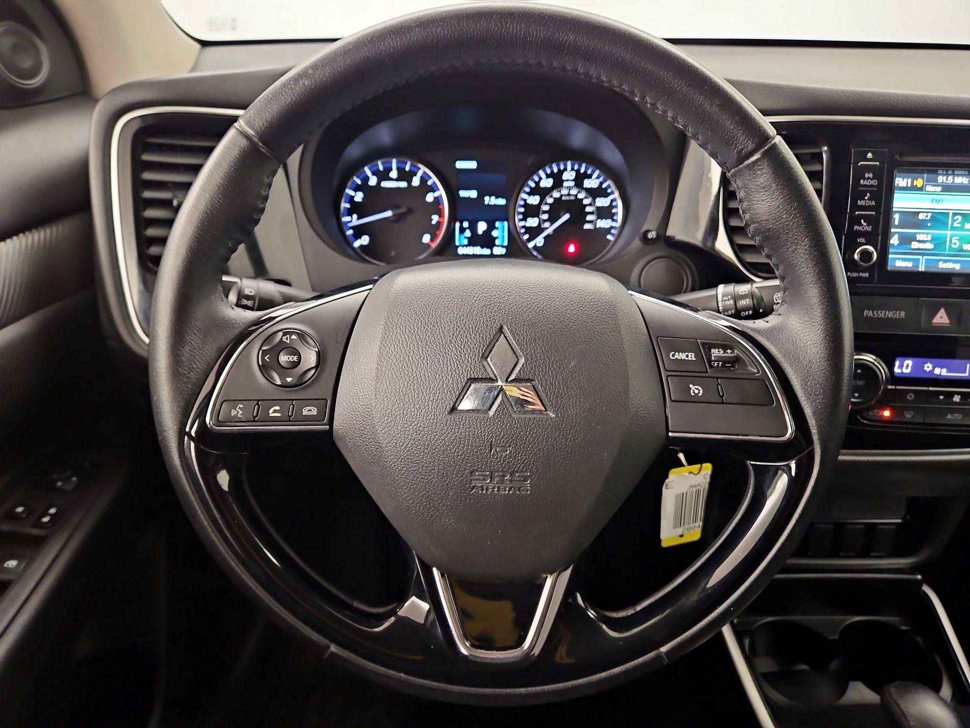 Thumbnail: 2017 Mitsubishi Outlander - 10