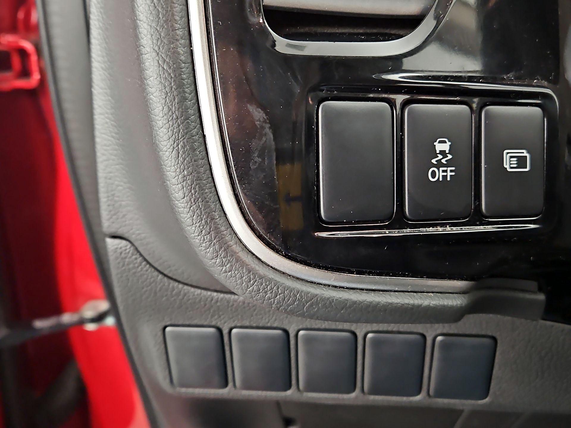 Thumbnail: 2017 Mitsubishi Outlander - 13