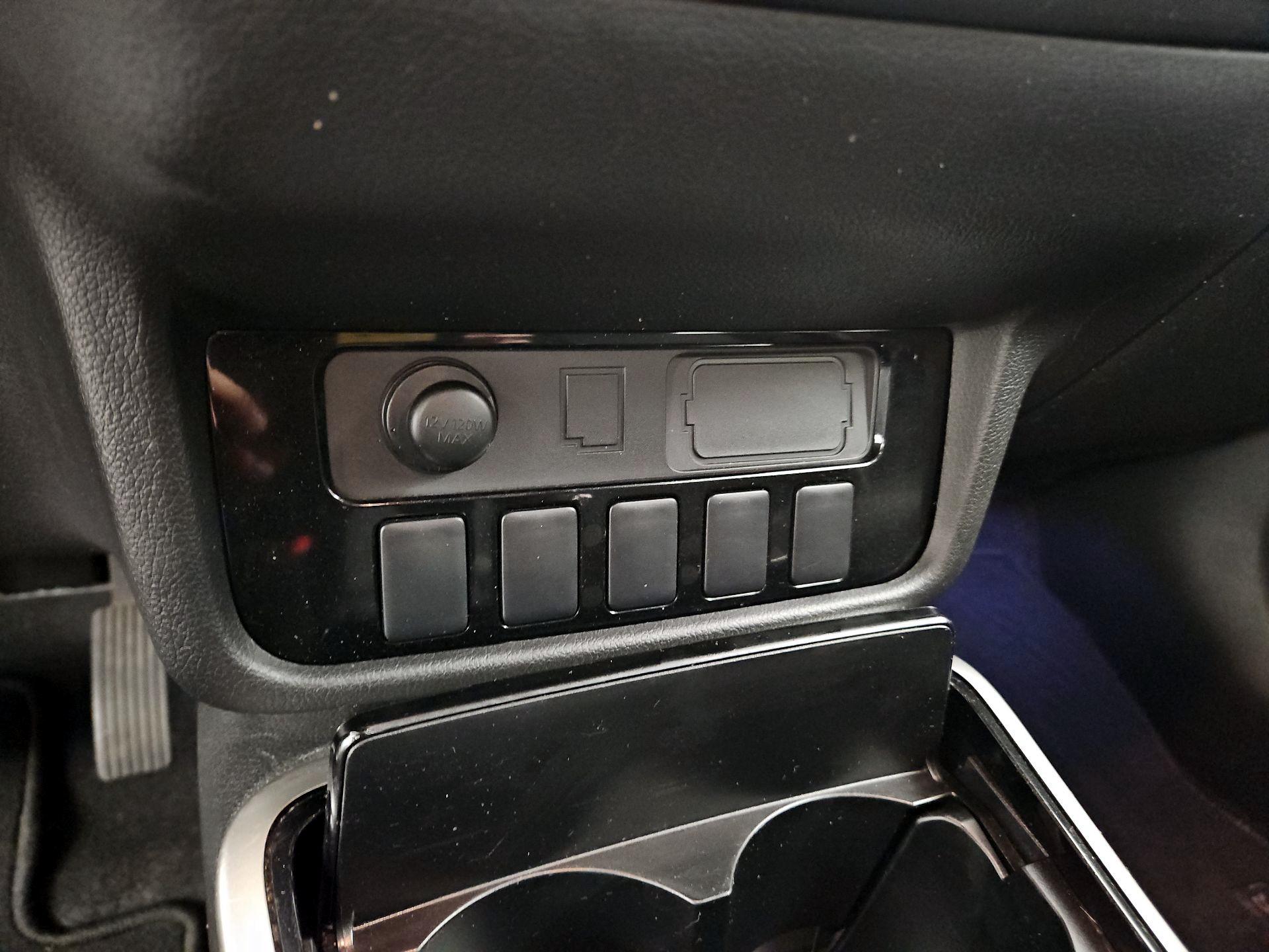 Thumbnail: 2017 Mitsubishi Outlander - 18