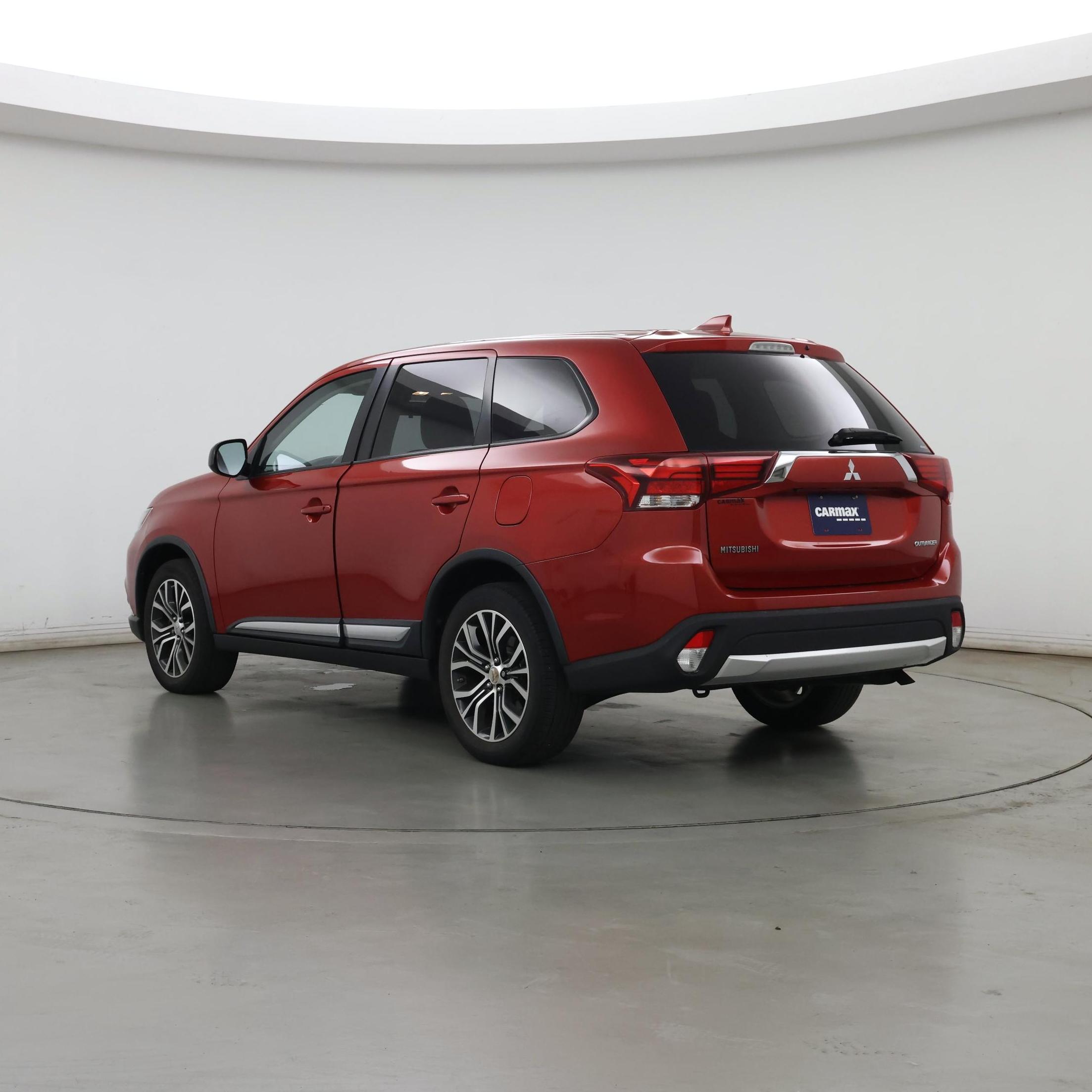 Thumbnail: 2017 Mitsubishi Outlander - 2