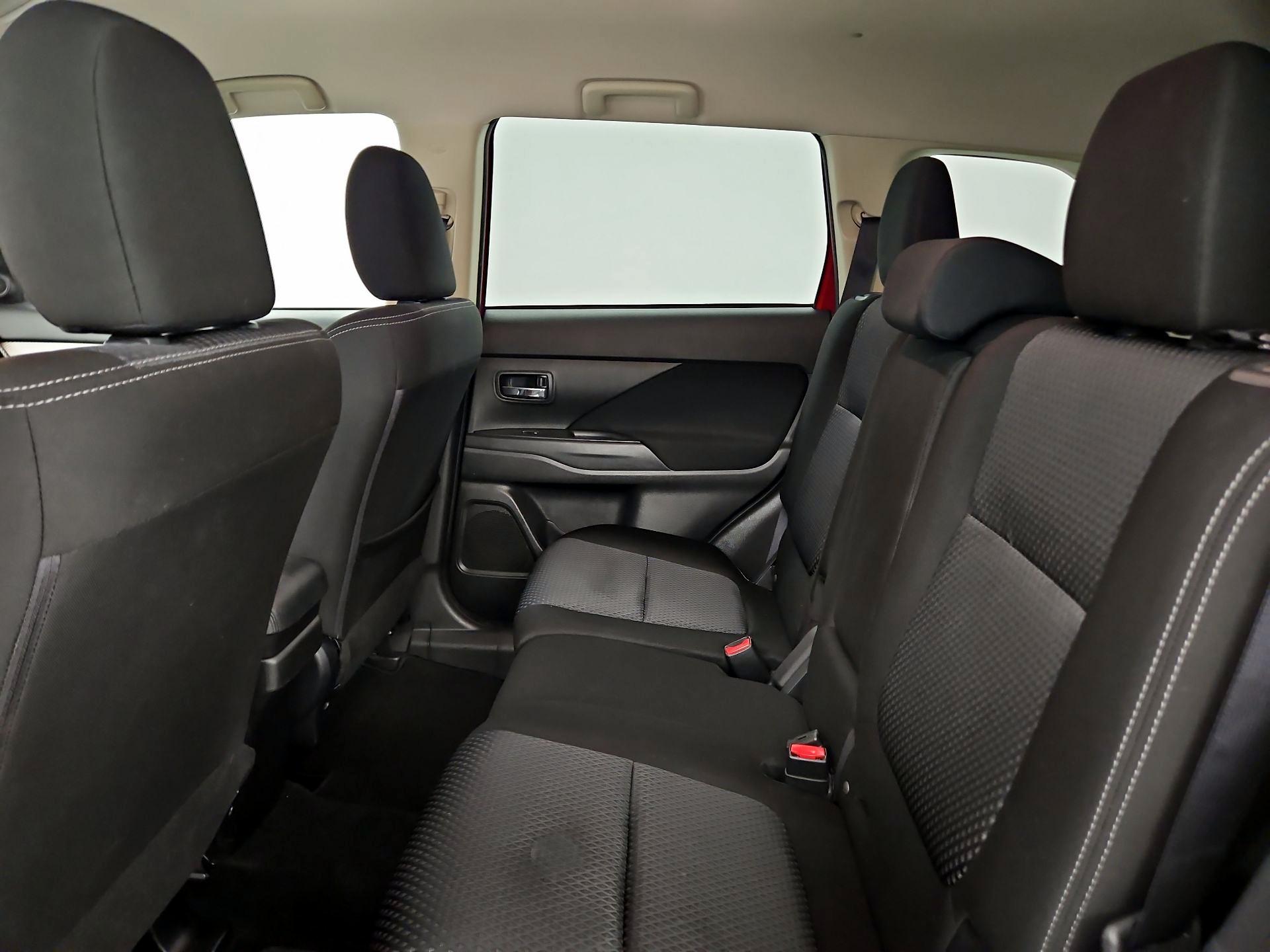 Thumbnail: 2017 Mitsubishi Outlander - 19