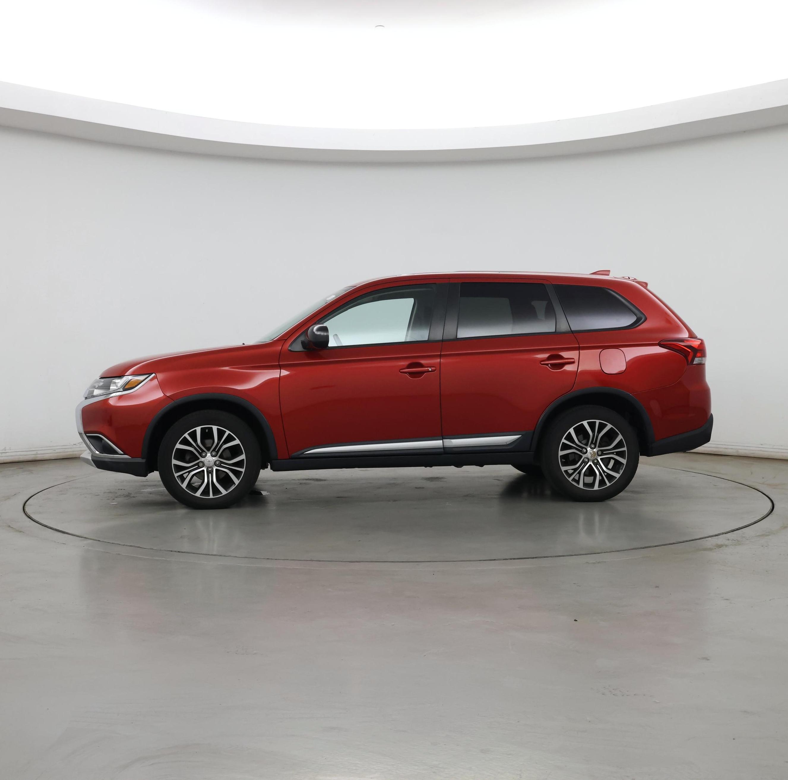 Thumbnail: 2017 Mitsubishi Outlander - 3