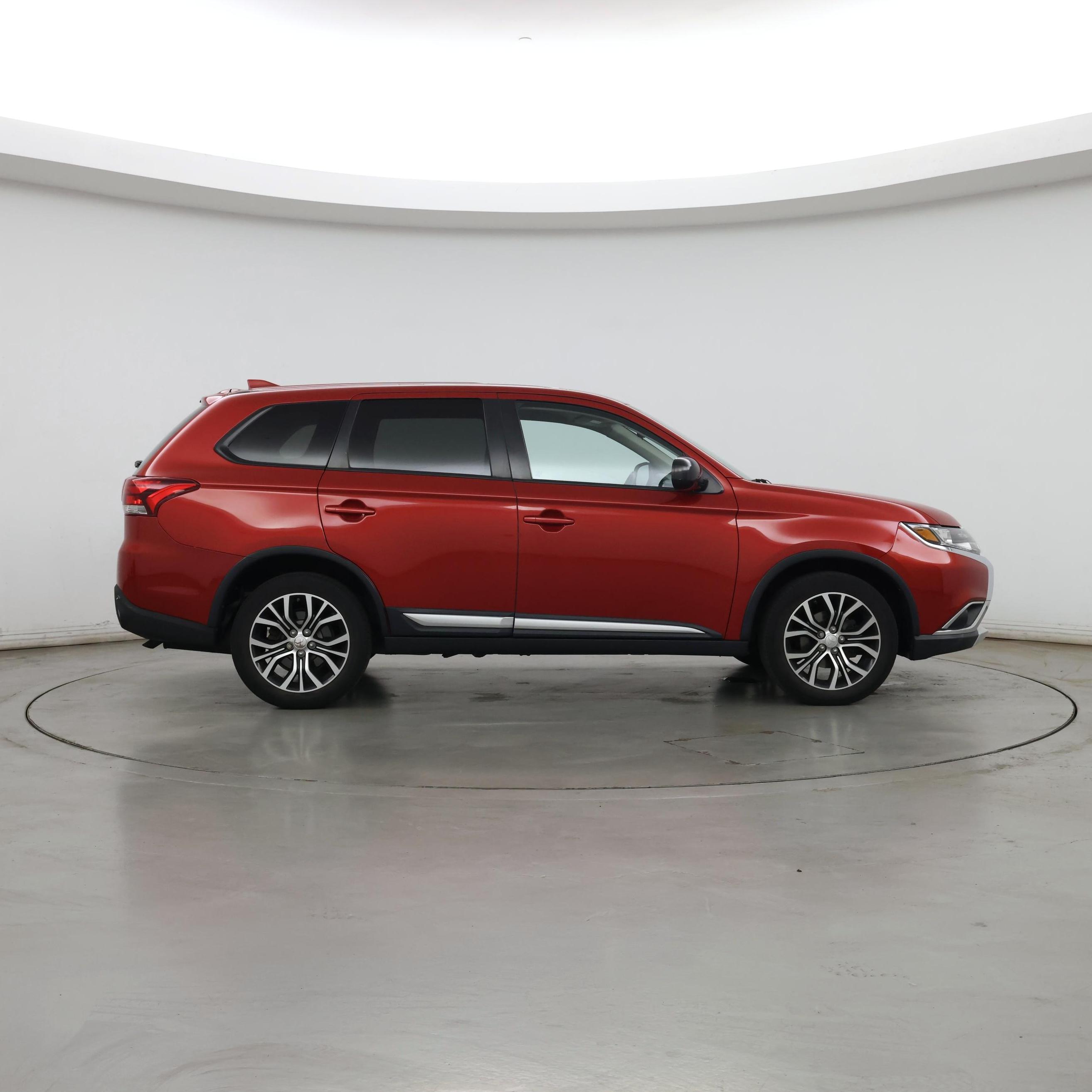 Thumbnail: 2017 Mitsubishi Outlander - 7