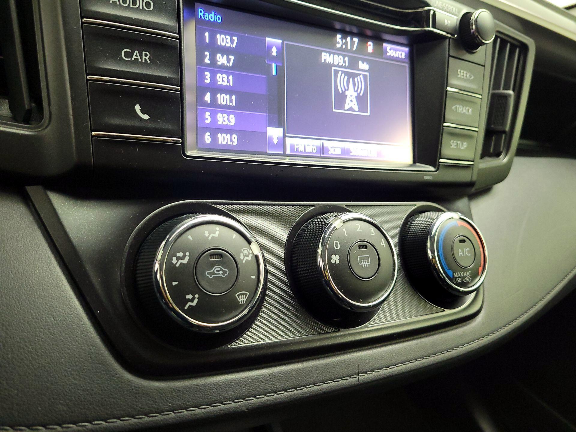 Thumbnail: 2016 Toyota RAV4 - 16