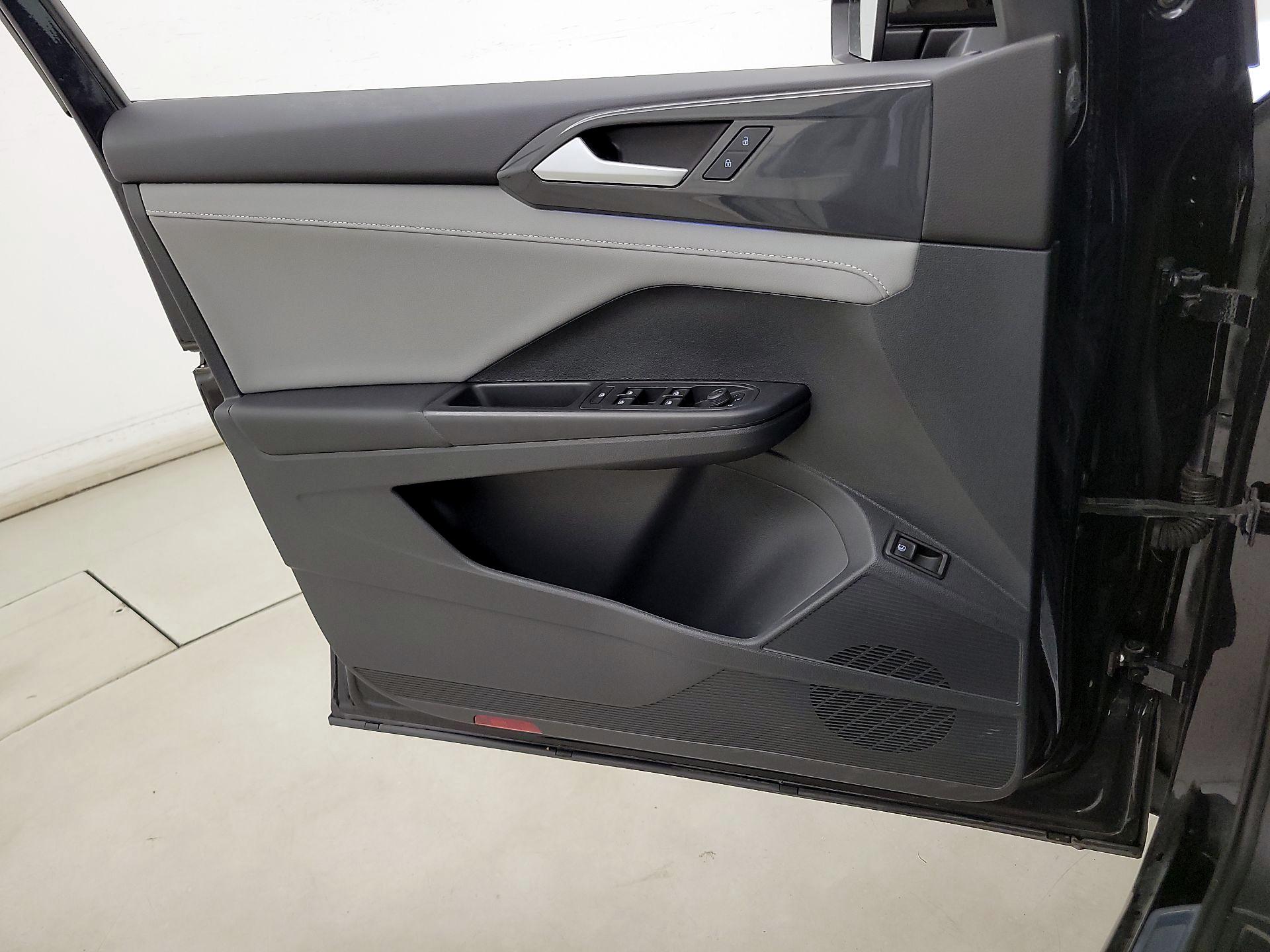 Thumbnail: 2023 Volkswagen Taos - 12