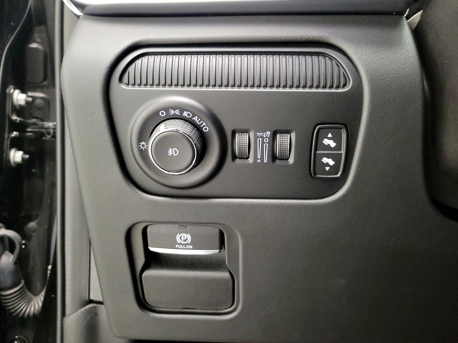 Thumbnail: 2022 Jeep Grand Wagoneer - 13