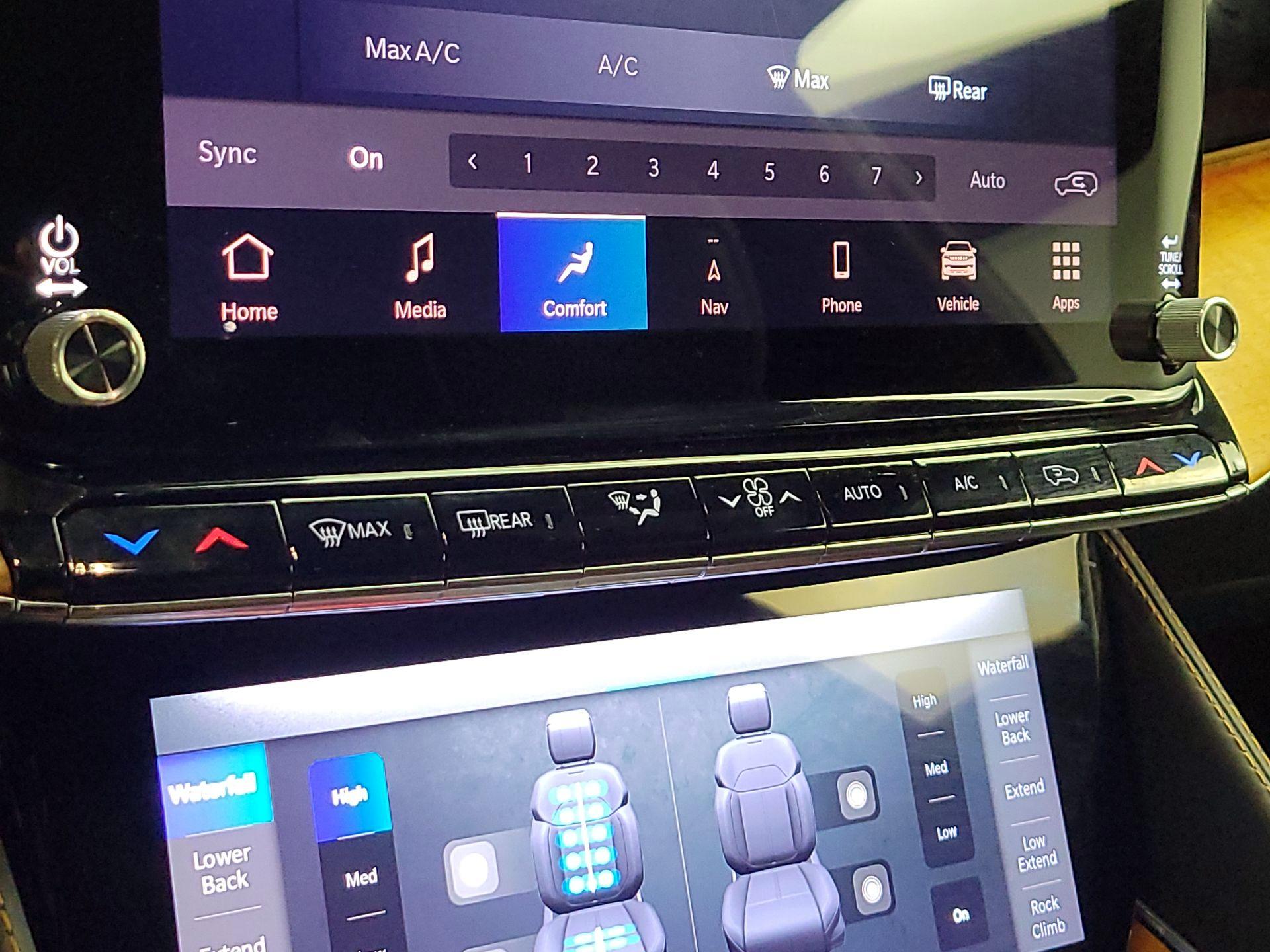 Thumbnail: 2022 Jeep Grand Wagoneer - 17