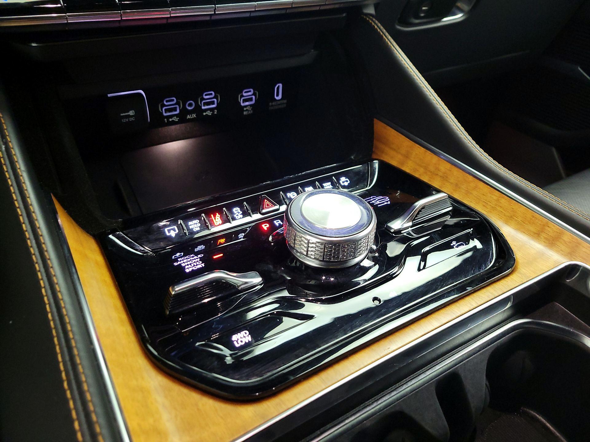 Thumbnail: 2022 Jeep Grand Wagoneer - 18