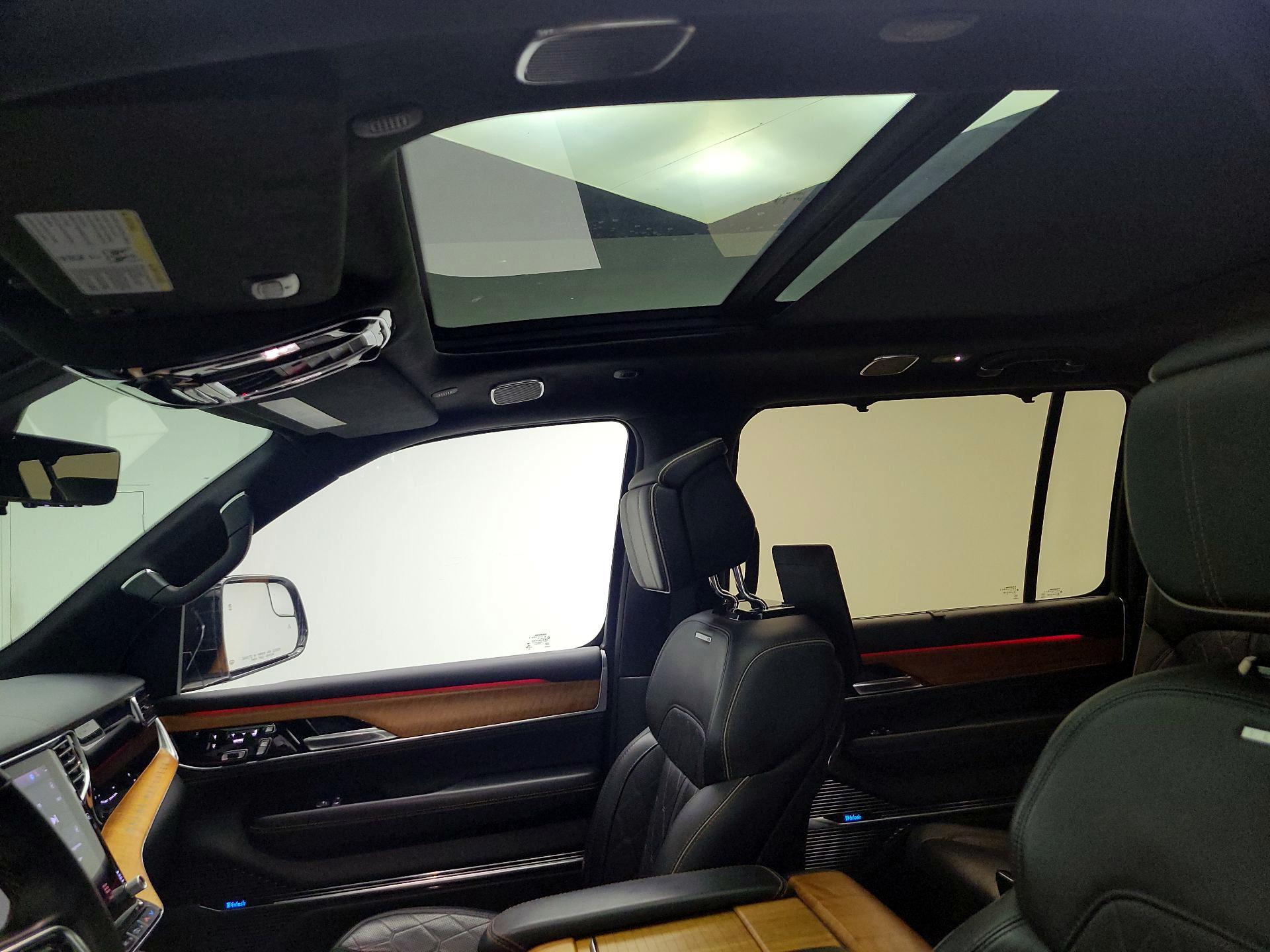 Thumbnail: 2022 Jeep Grand Wagoneer - 20