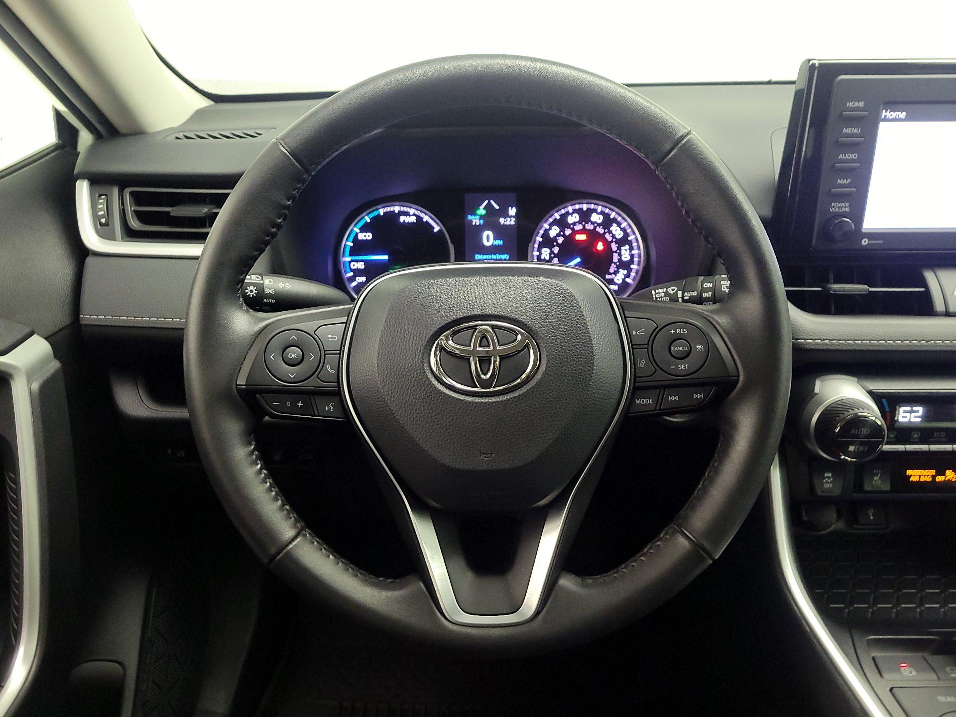Thumbnail: 2022 Toyota RAV4 - 10