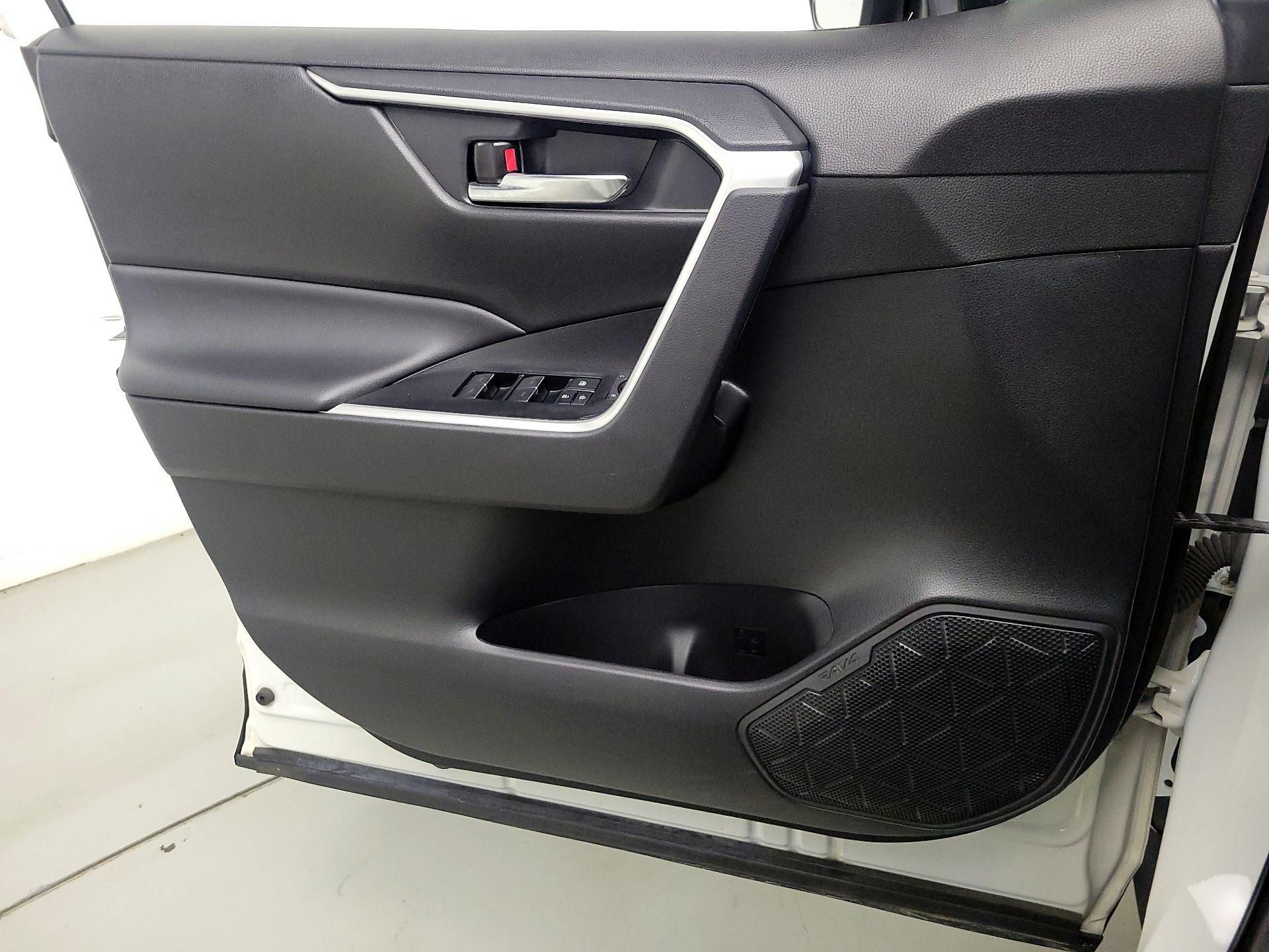 Thumbnail: 2022 Toyota RAV4 - 12