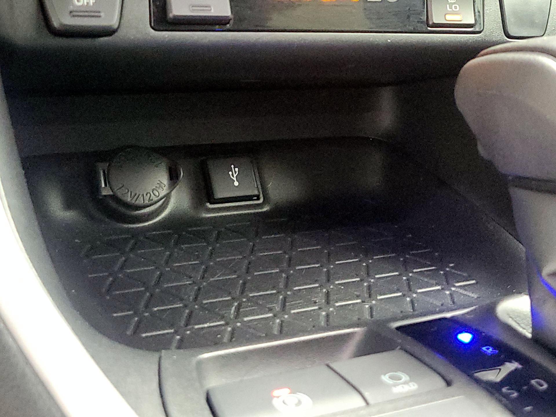 Thumbnail: 2022 Toyota RAV4 - 18