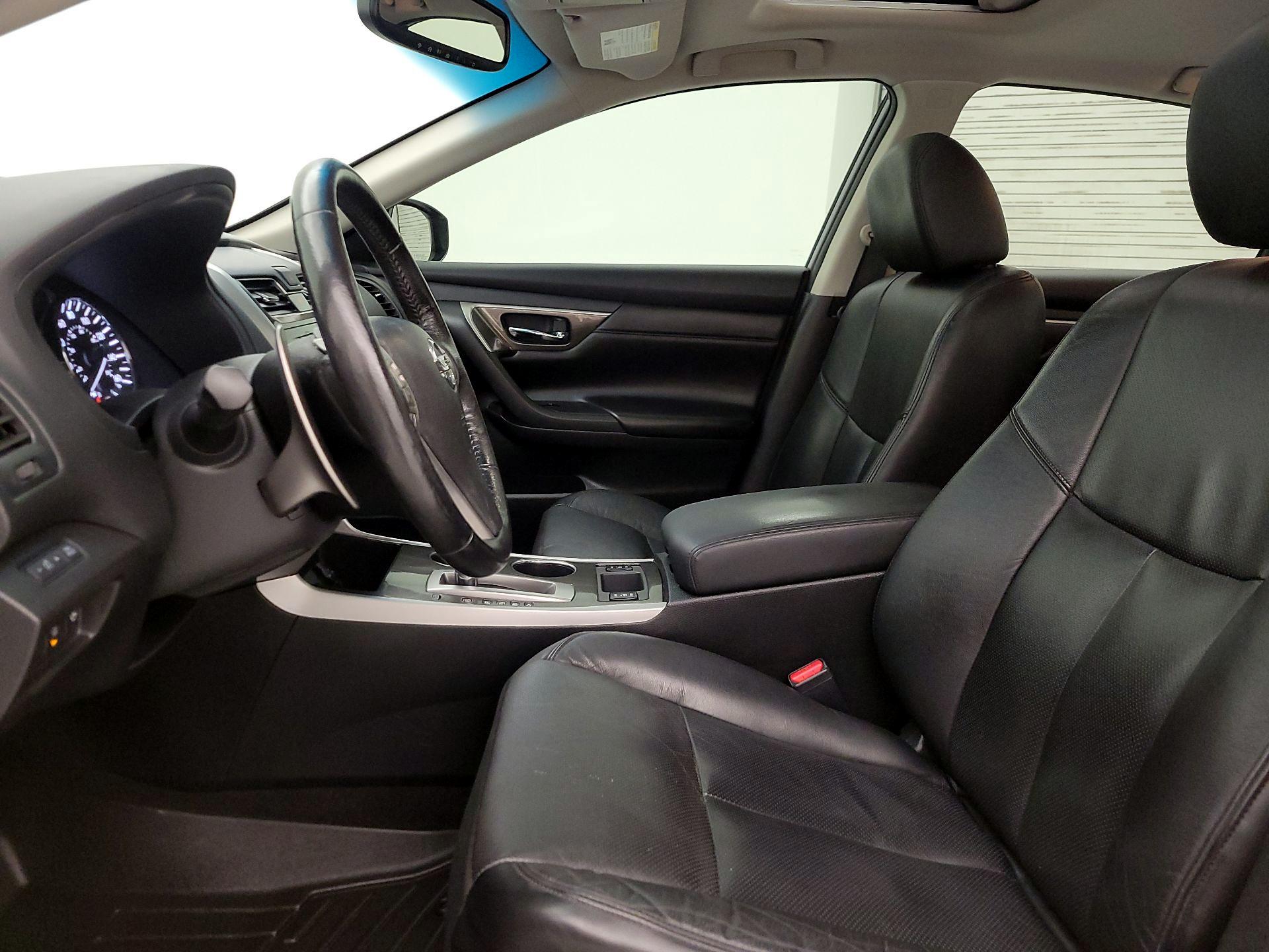 Thumbnail: 2015 Nissan Altima - 11