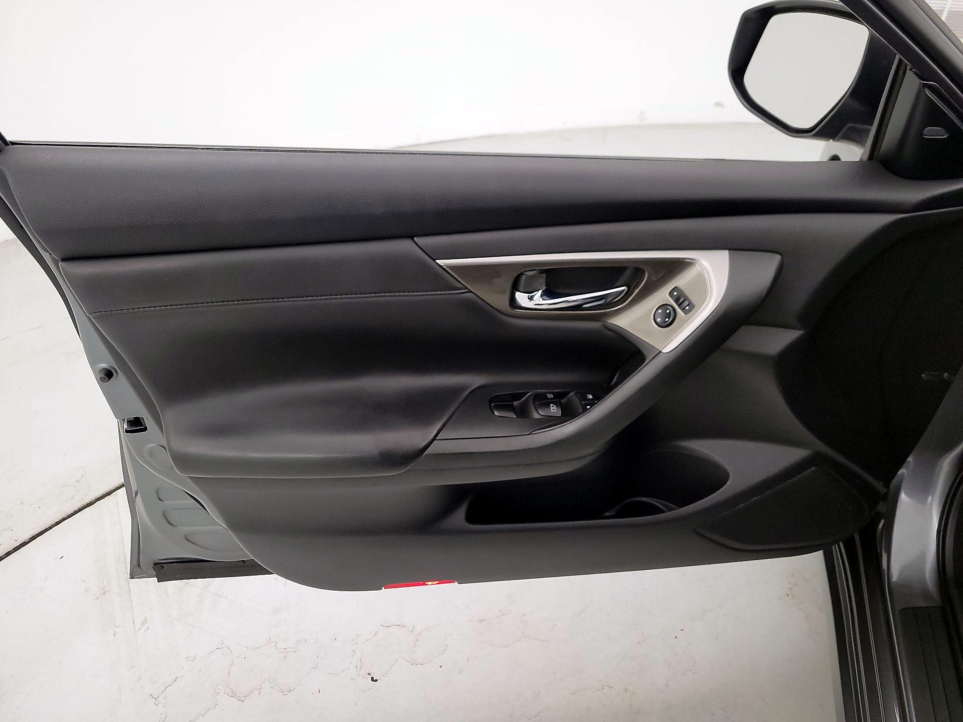 Thumbnail: 2015 Nissan Altima - 12