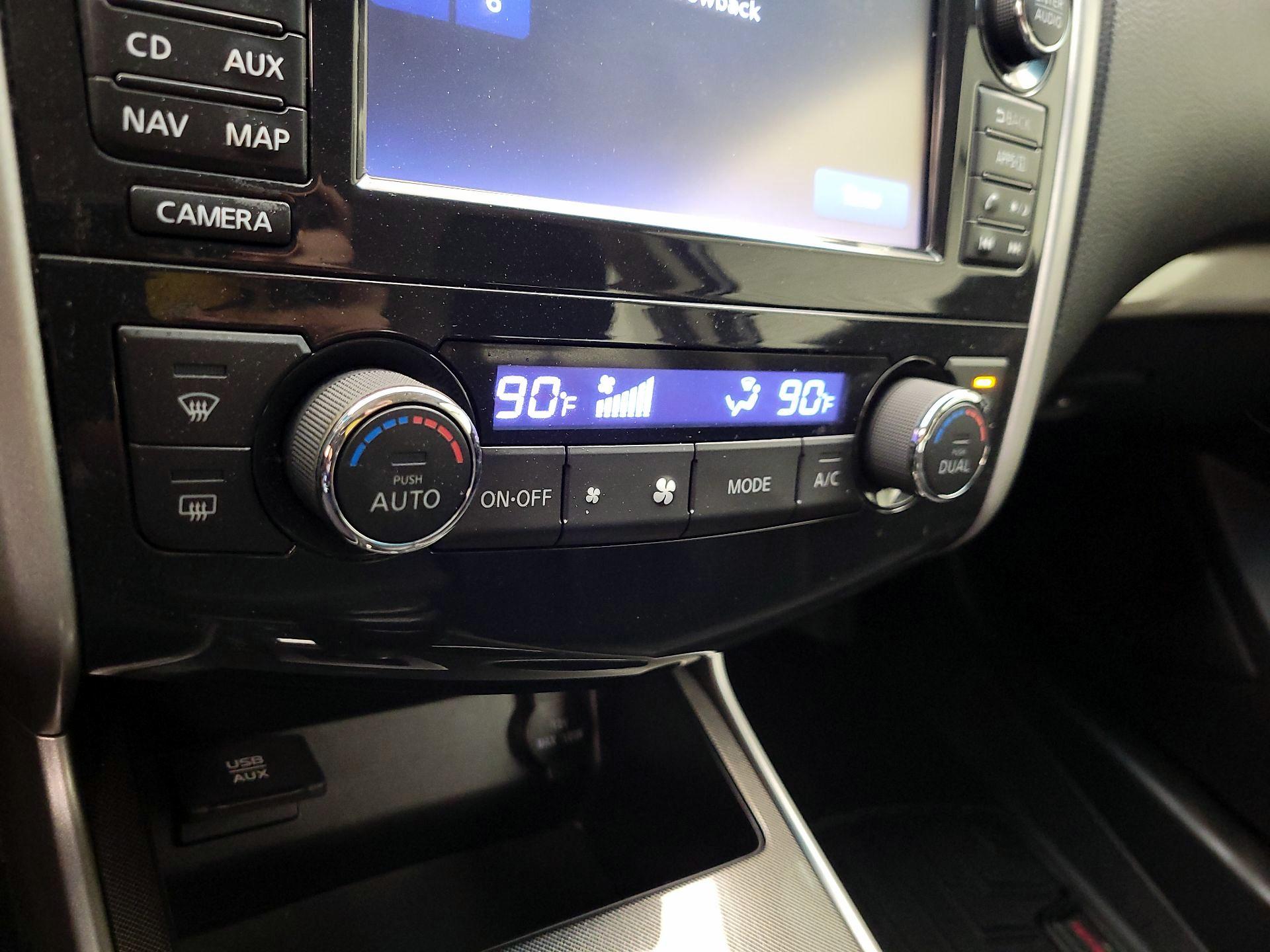 Thumbnail: 2015 Nissan Altima - 17