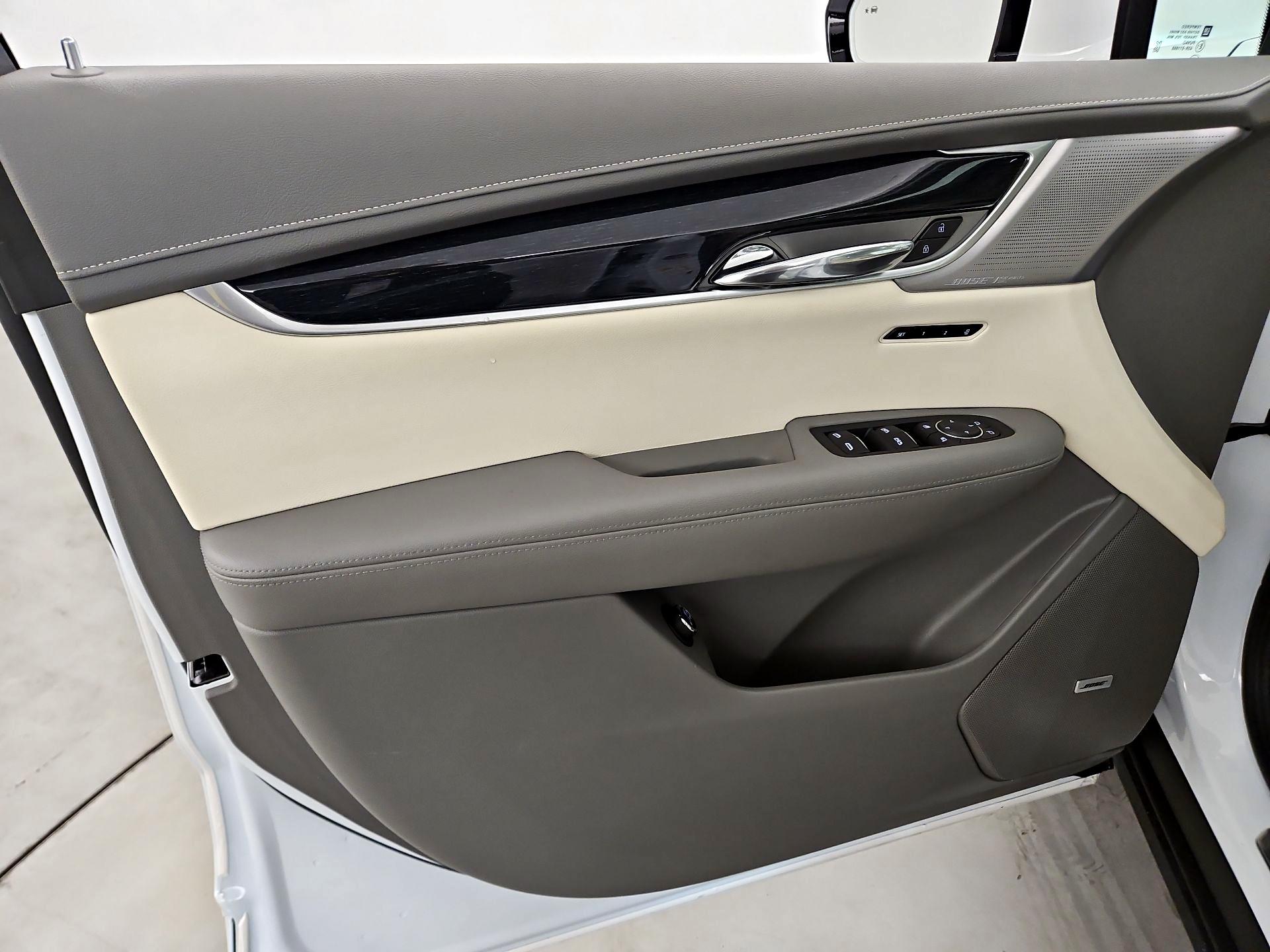 Thumbnail: 2024 Cadillac XT6 - 12