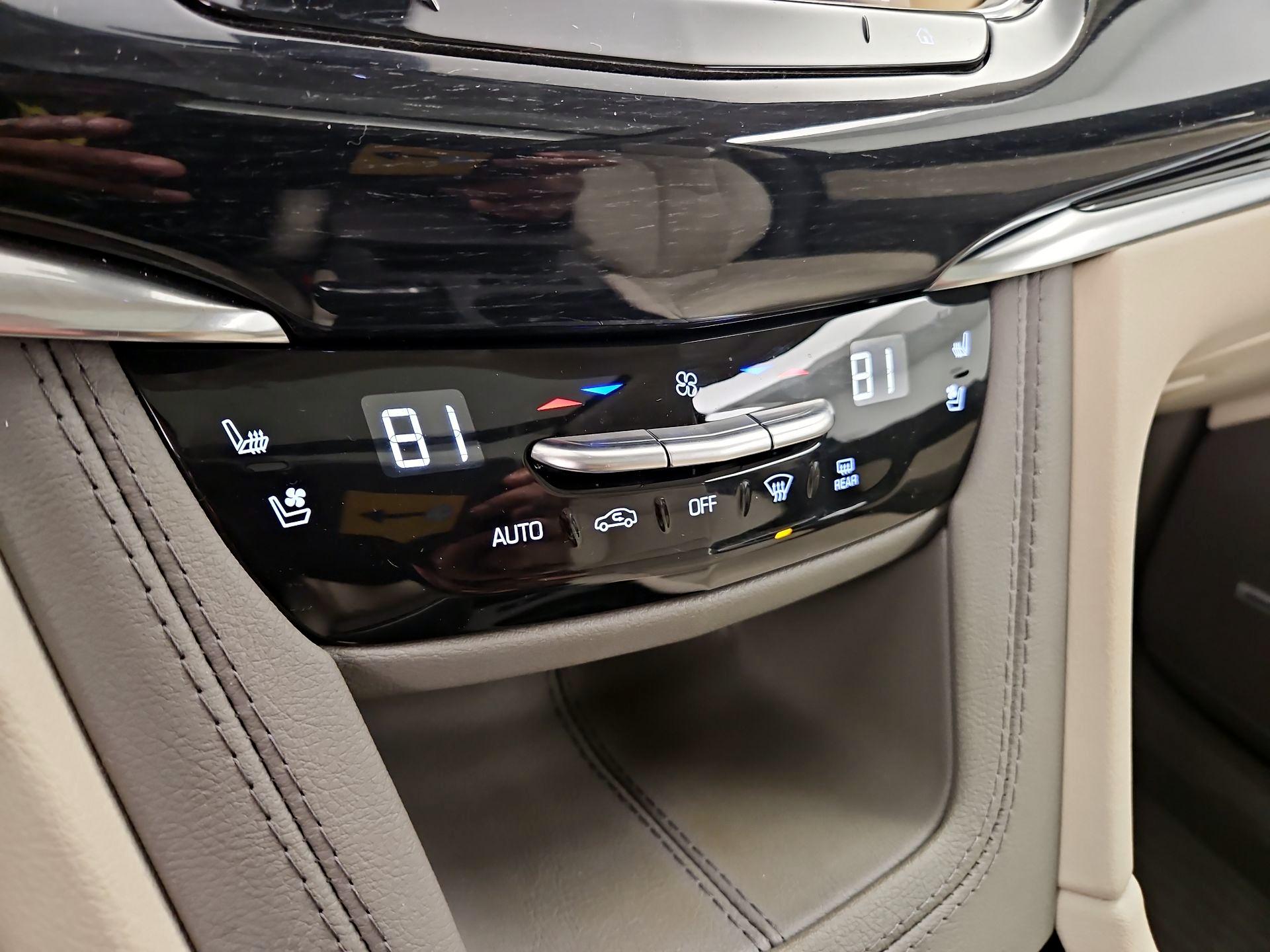 Thumbnail: 2024 Cadillac XT6 - 17