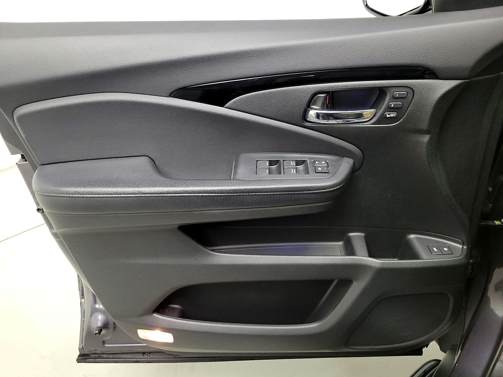 Thumbnail: 2016 Honda Pilot - 12