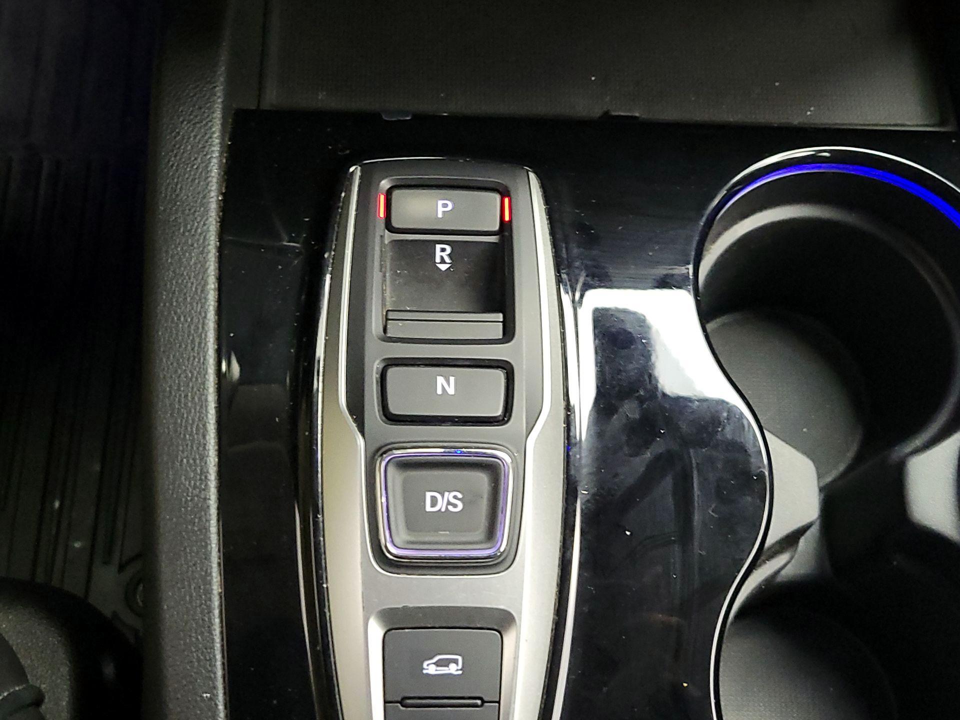 Thumbnail: 2016 Honda Pilot - 17