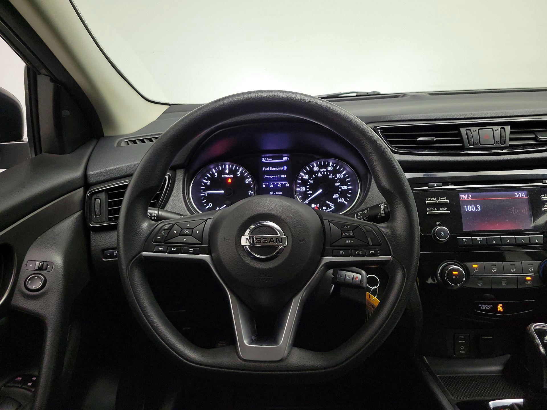 Thumbnail: 2018 Nissan Rogue Sport - 10