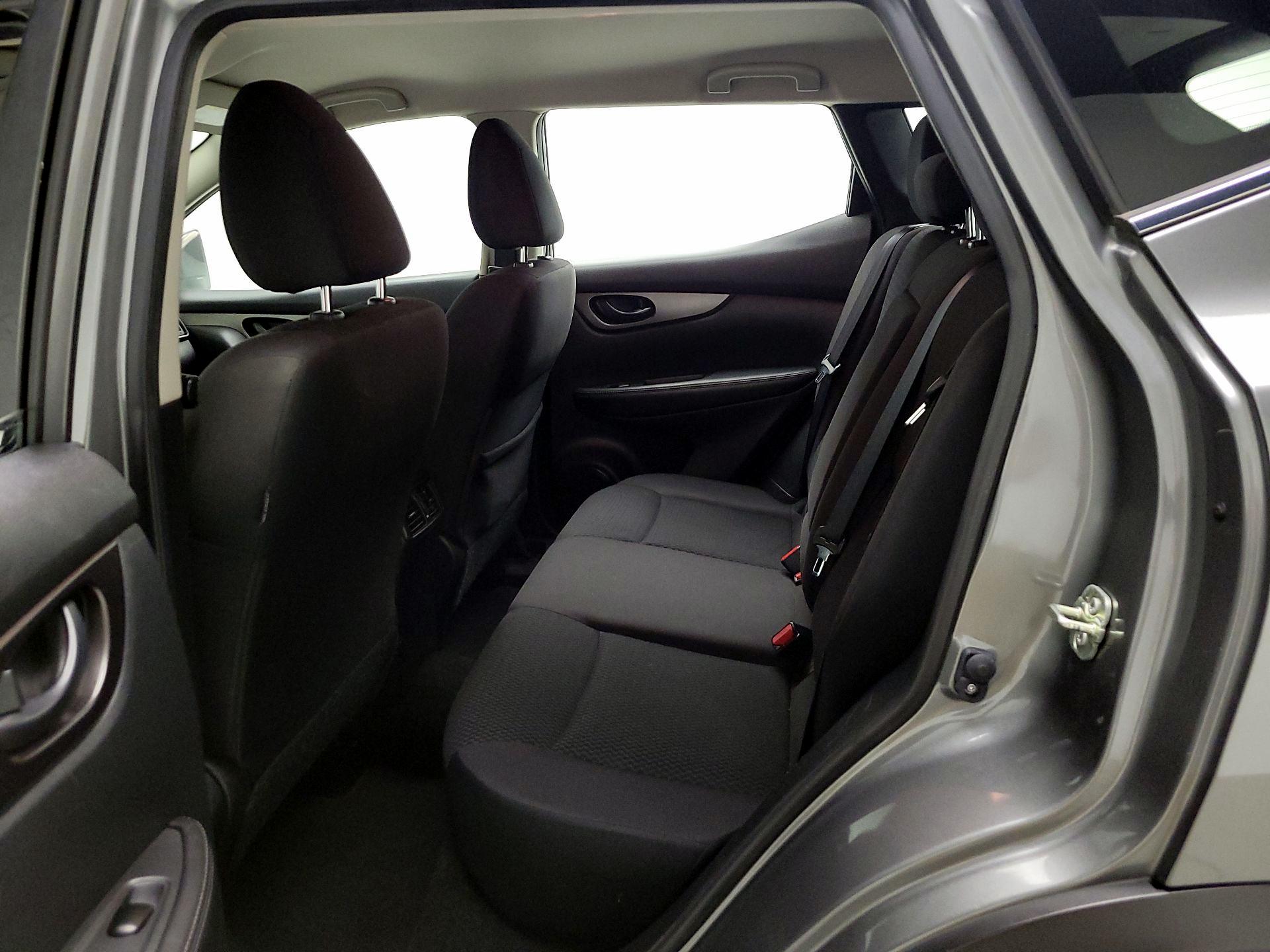 Thumbnail: 2018 Nissan Rogue Sport - 19
