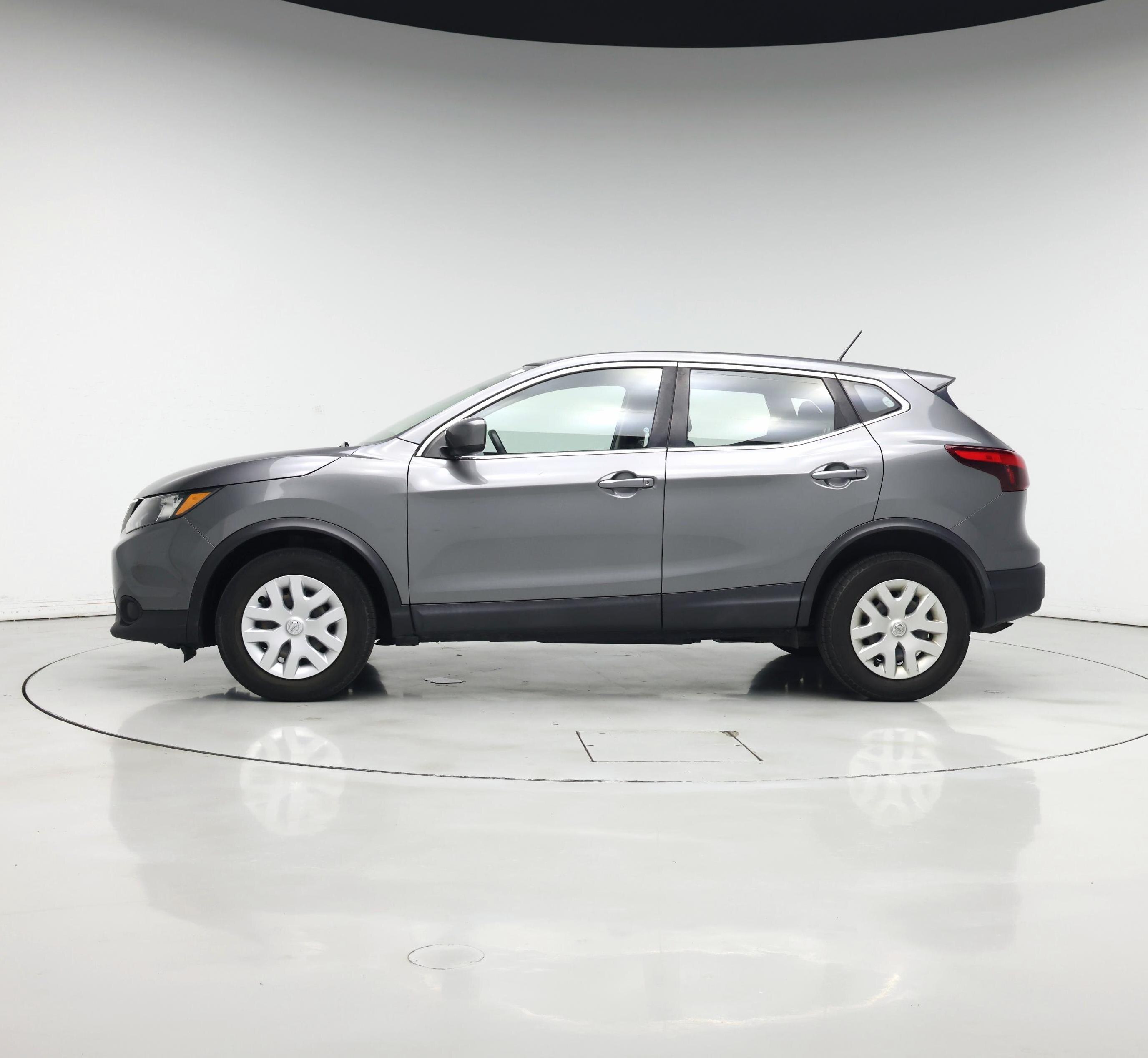 Thumbnail: 2018 Nissan Rogue Sport - 3
