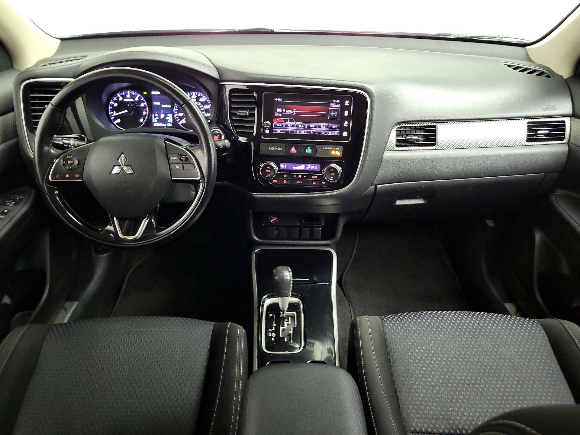 Thumbnail: 2018 Mitsubishi Outlander - 9