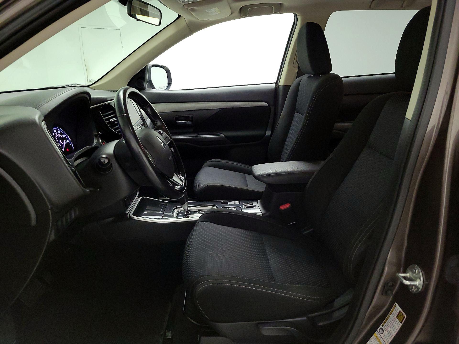 Thumbnail: 2018 Mitsubishi Outlander - 11