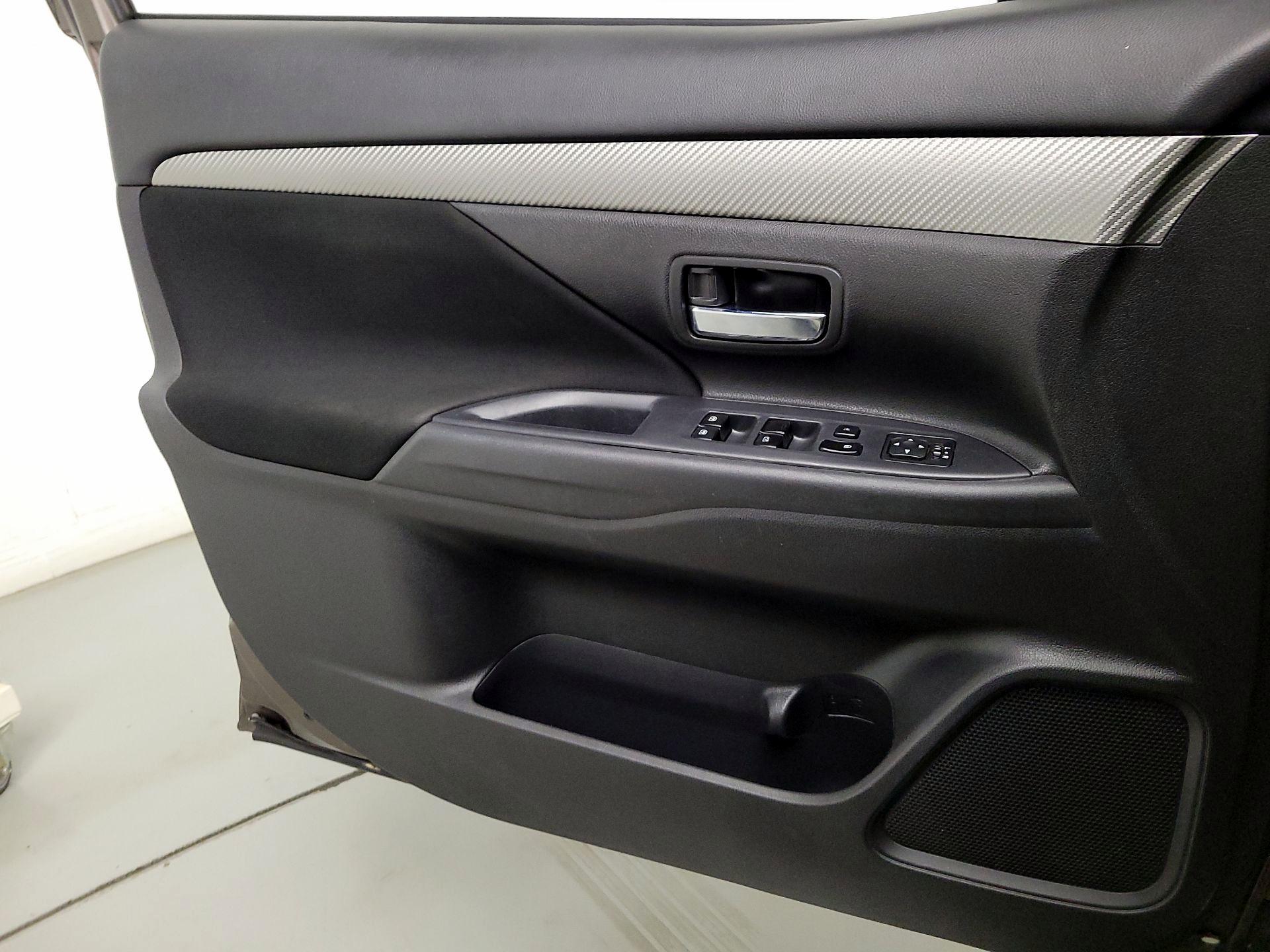 Thumbnail: 2018 Mitsubishi Outlander - 12