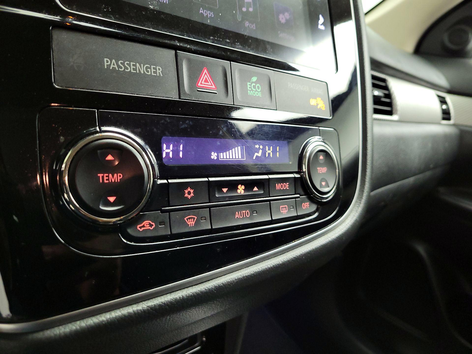 Thumbnail: 2018 Mitsubishi Outlander - 16