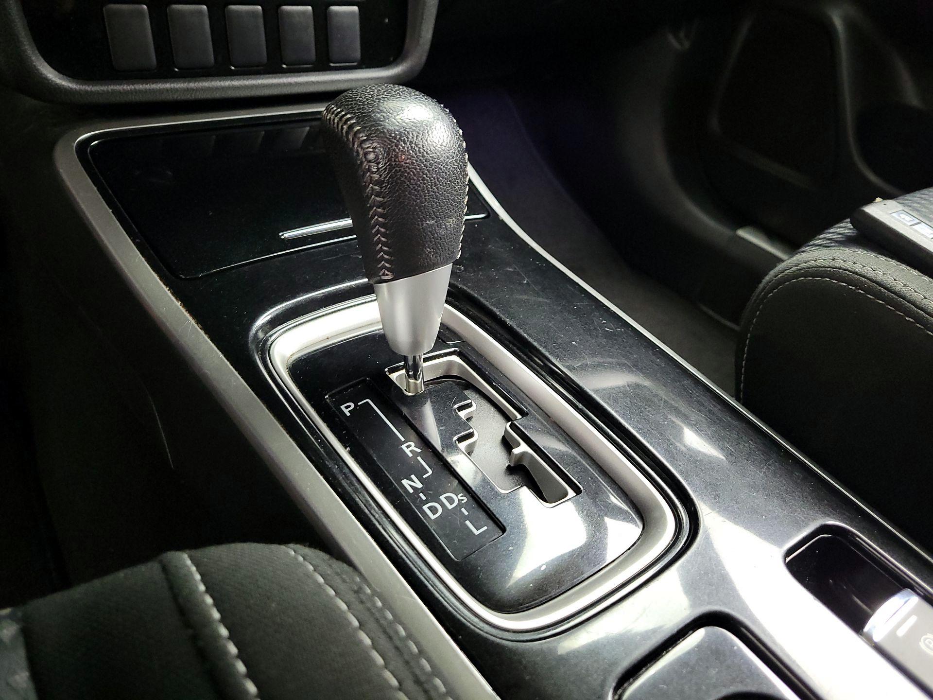 Thumbnail: 2018 Mitsubishi Outlander - 17