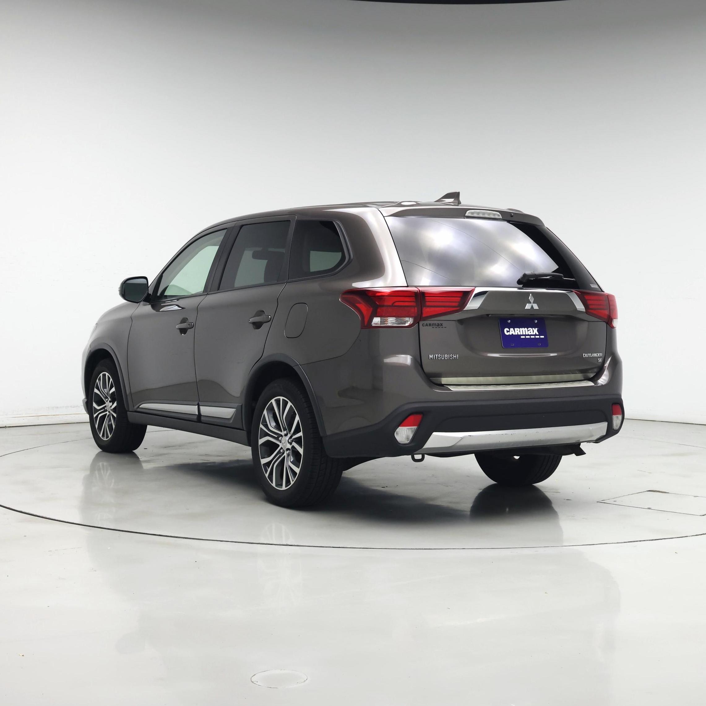 Thumbnail: 2018 Mitsubishi Outlander - 2