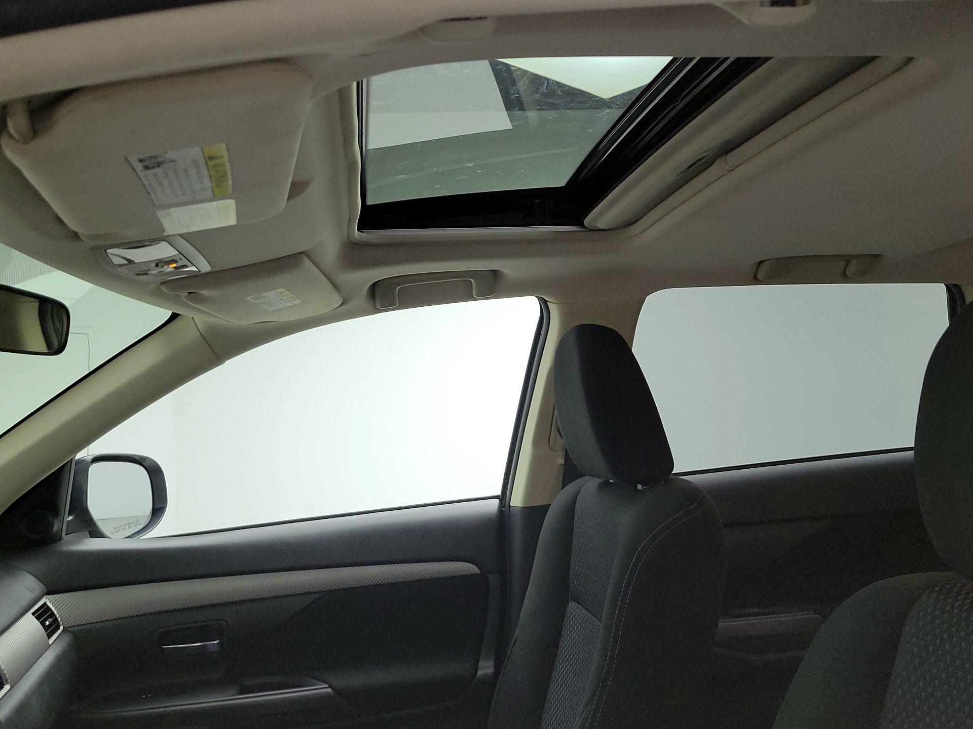 Thumbnail: 2018 Mitsubishi Outlander - 19