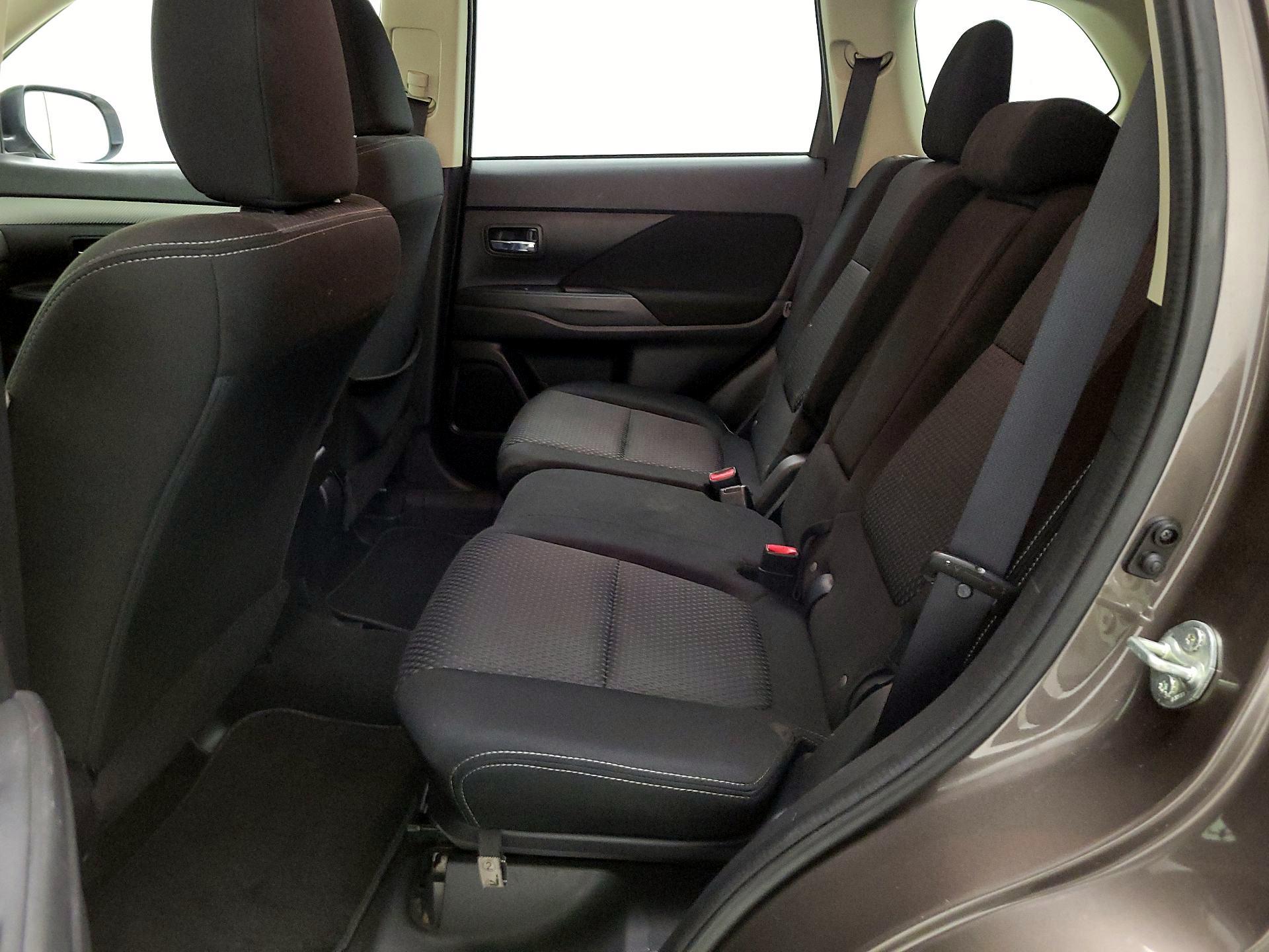 Thumbnail: 2018 Mitsubishi Outlander - 20