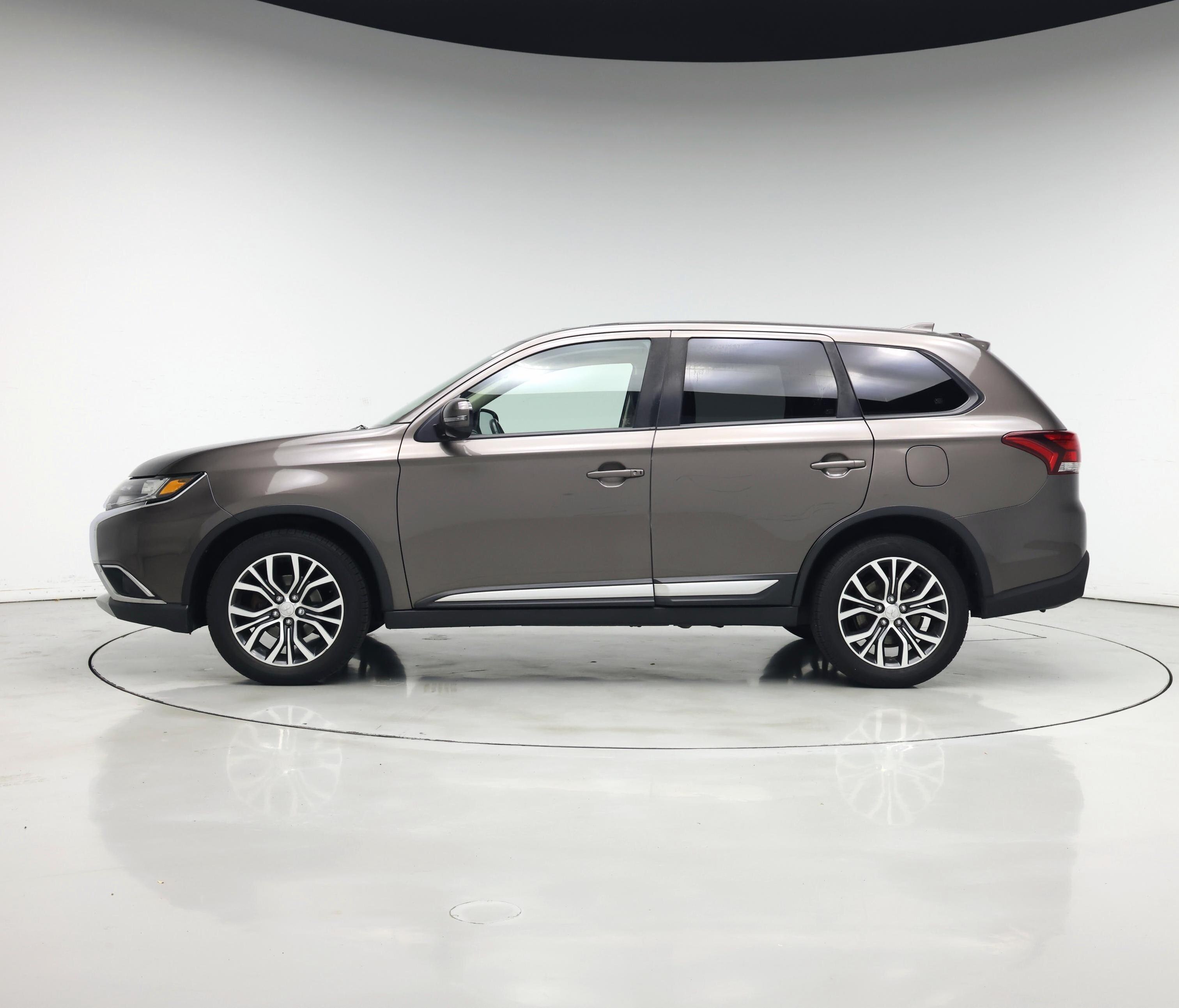 Thumbnail: 2018 Mitsubishi Outlander - 3